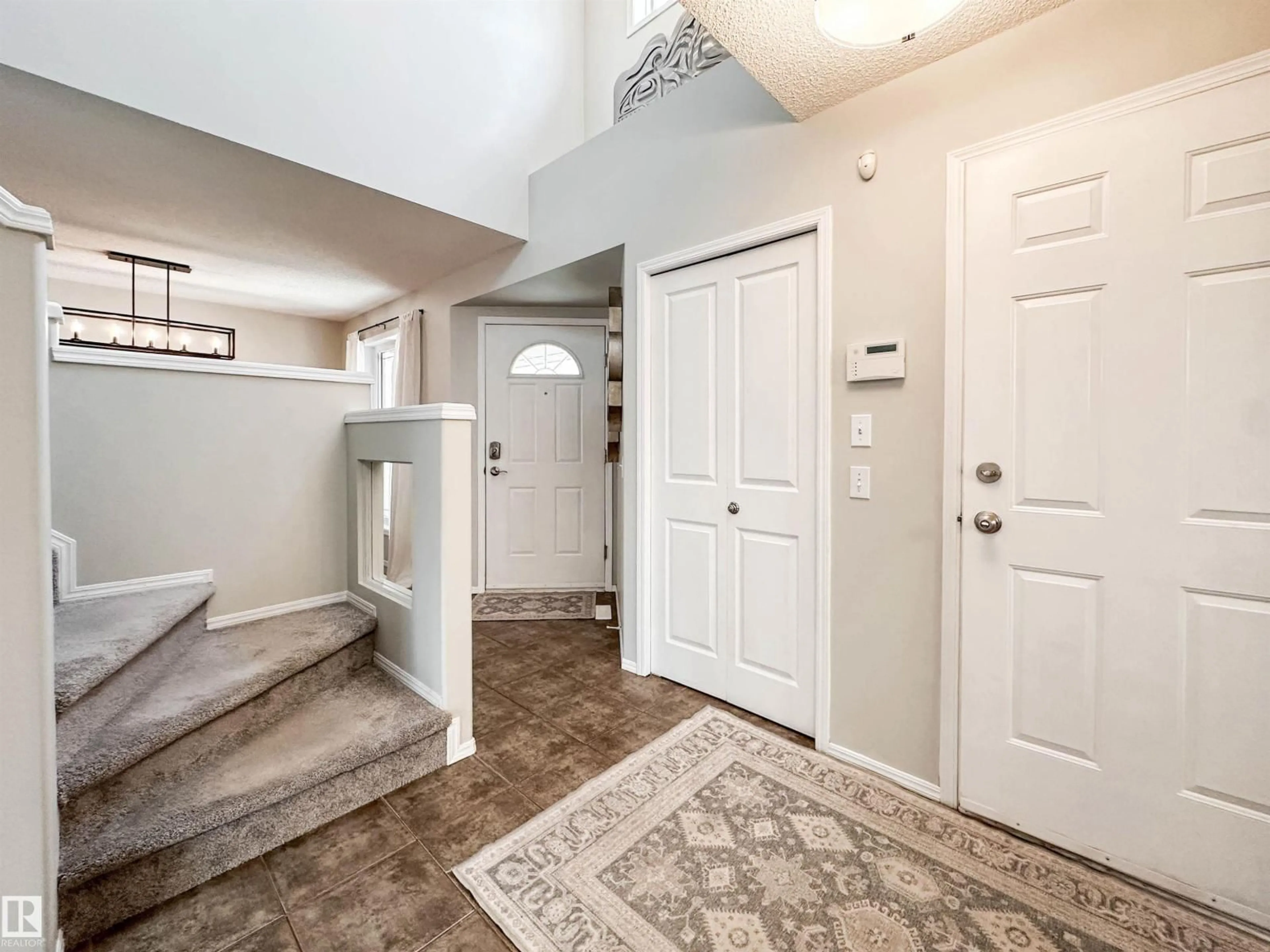 Indoor entryway for 4 ORCHID PL, St. Albert Alberta T8N6P5
