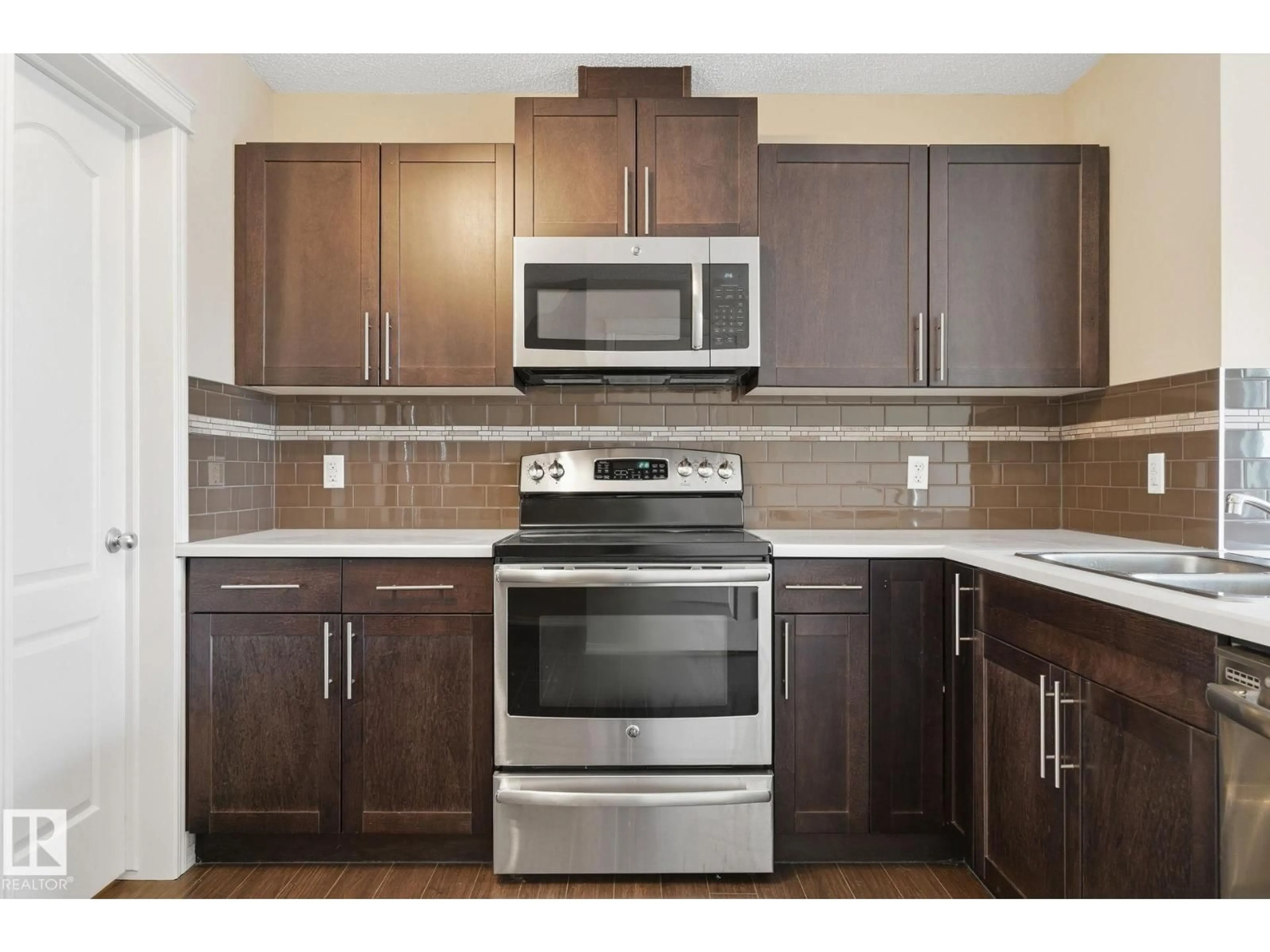 Standard kitchen, unknown for NW - 17015 120 ST, Edmonton Alberta T5X0H6