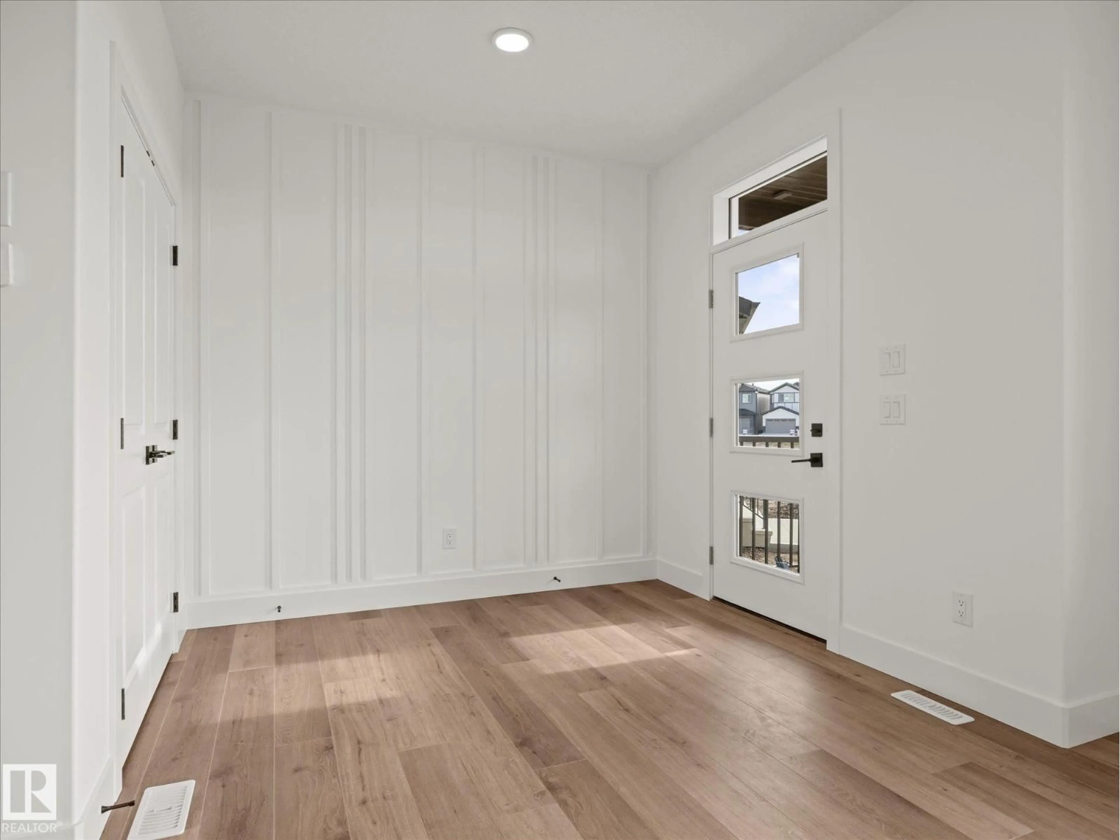 Indoor entryway for 423 BANK WYND, Leduc Alberta T9E1W1