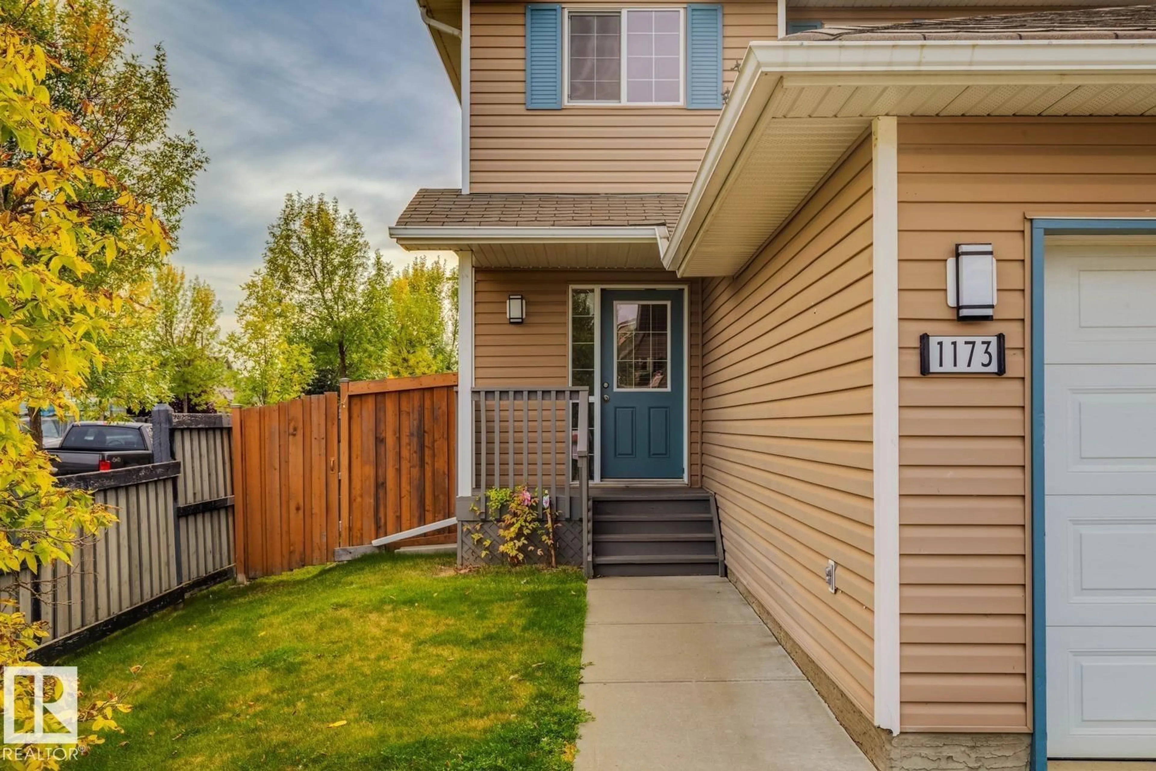 Home with vinyl exterior material, street for 1173 WESTERRA LI, Stony Plain Alberta T7Z2Z4