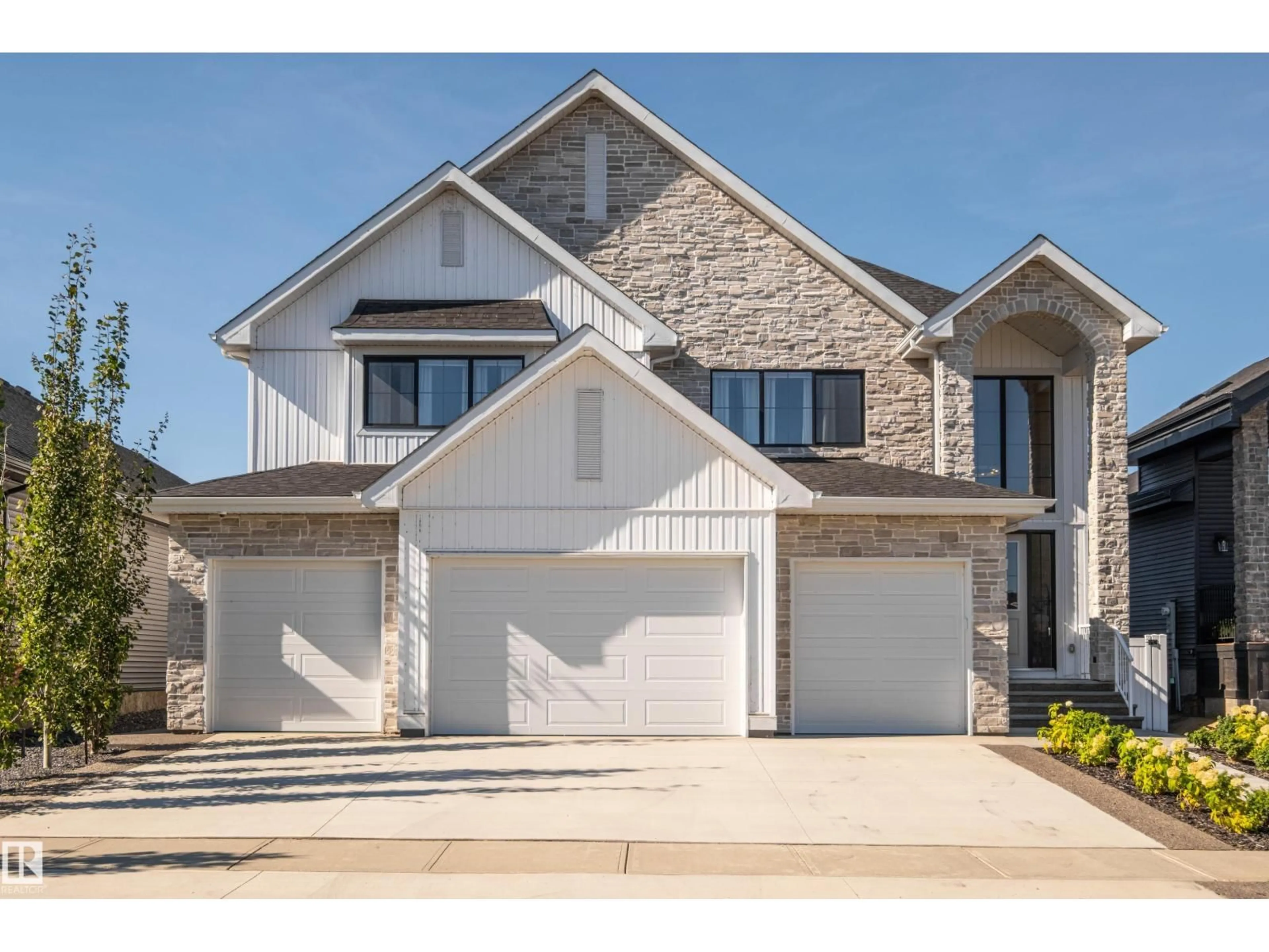 Home with vinyl exterior material, street for 211 DEER PARK BV, Spruce Grove Alberta T7X0X1