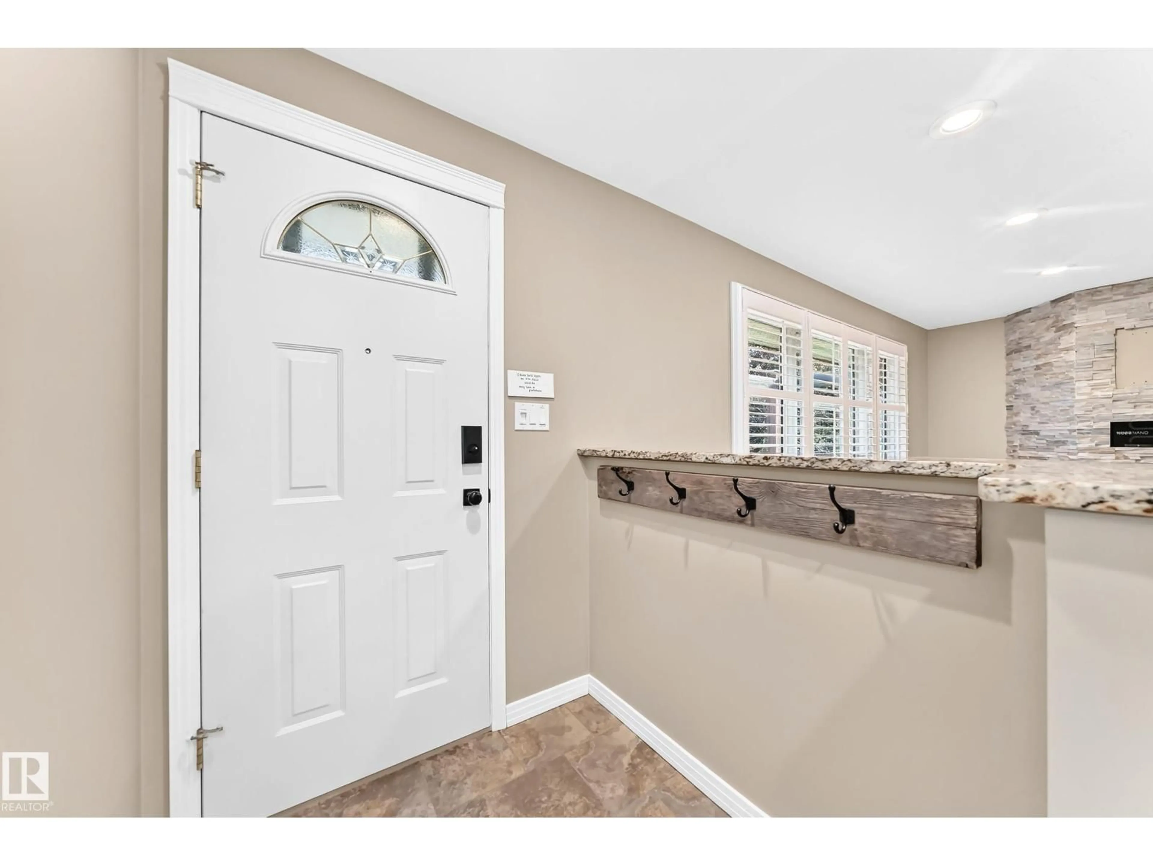 Indoor entryway for 6307 92A AV, Edmonton Alberta T6B0T5