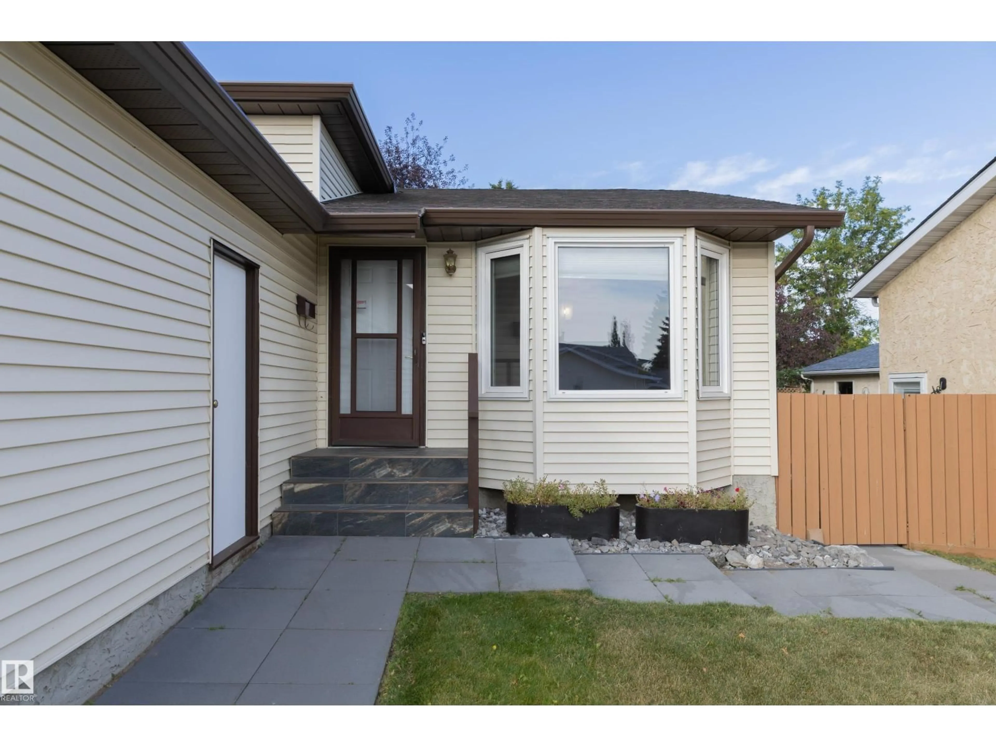 Home with vinyl exterior material, street for 1016 48 ST, Edmonton Alberta T6L4C4