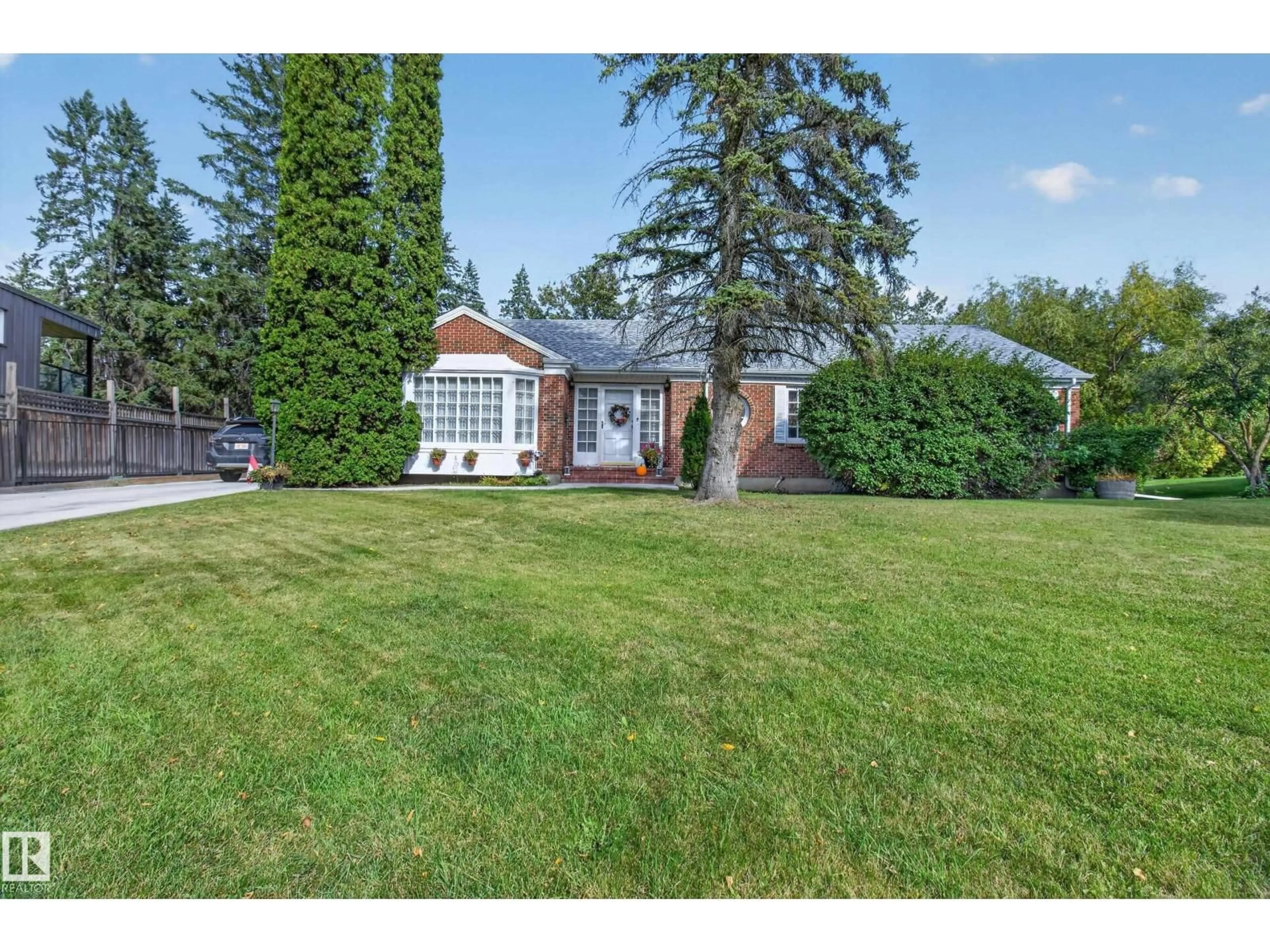 A pic from outside/outdoor area/front of a property/back of a property/a pic from drone, street for 12304 GRAND VIEW DR, Edmonton Alberta T6H4K4