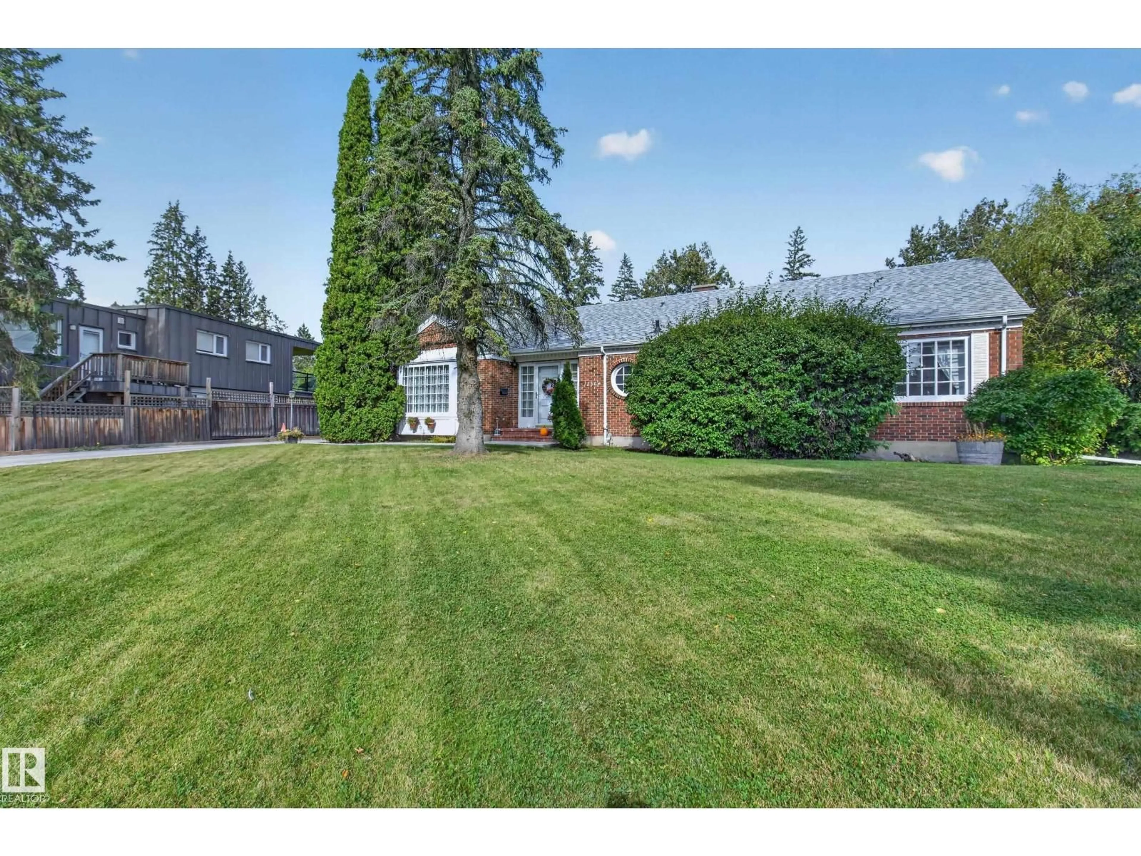 A pic from outside/outdoor area/front of a property/back of a property/a pic from drone, unknown for 12304 GRAND VIEW DR, Edmonton Alberta T6H4K4