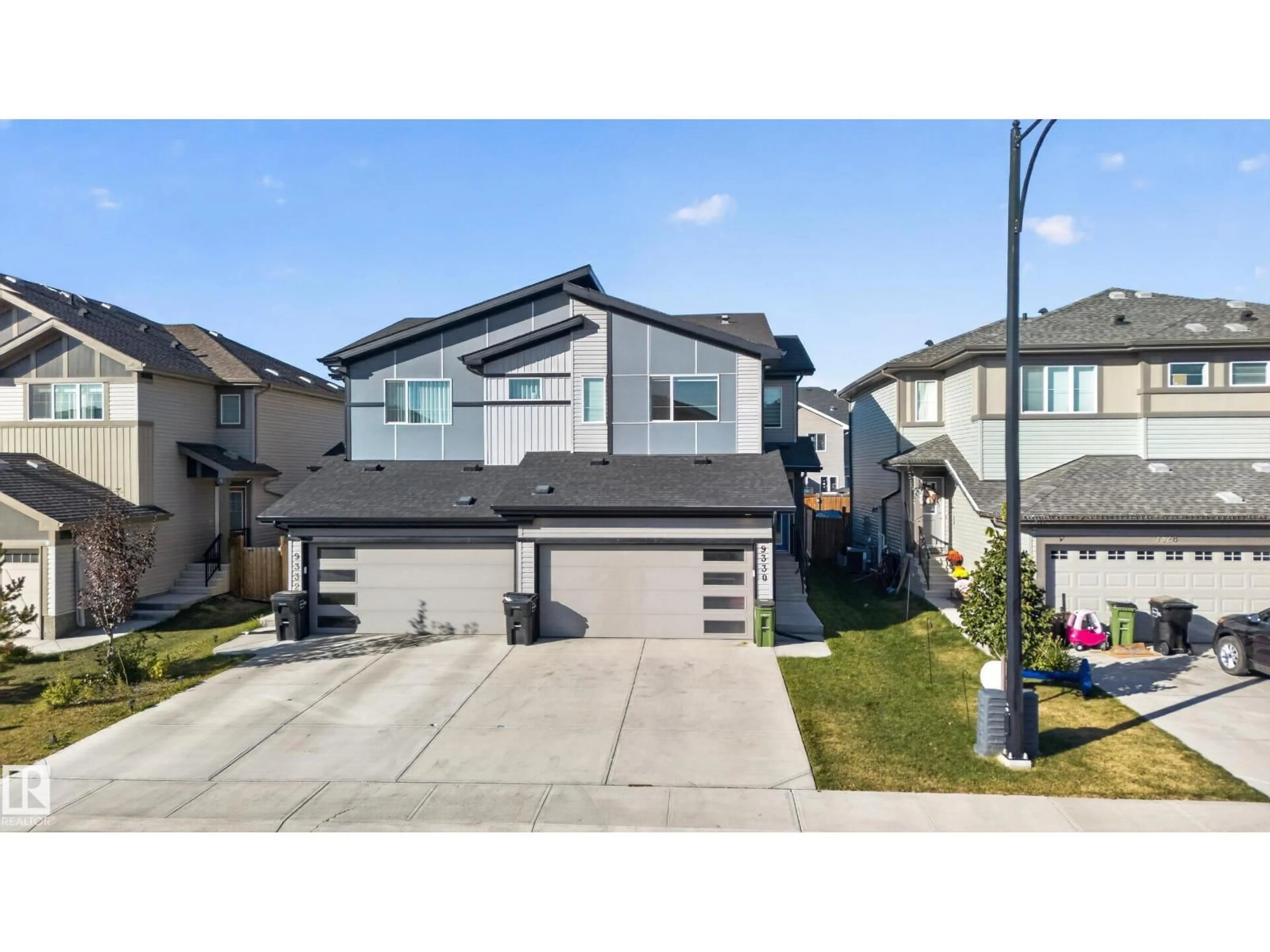 Home with vinyl exterior material, street for SW - 9330 COOPER BN, Edmonton Alberta T6W4M4