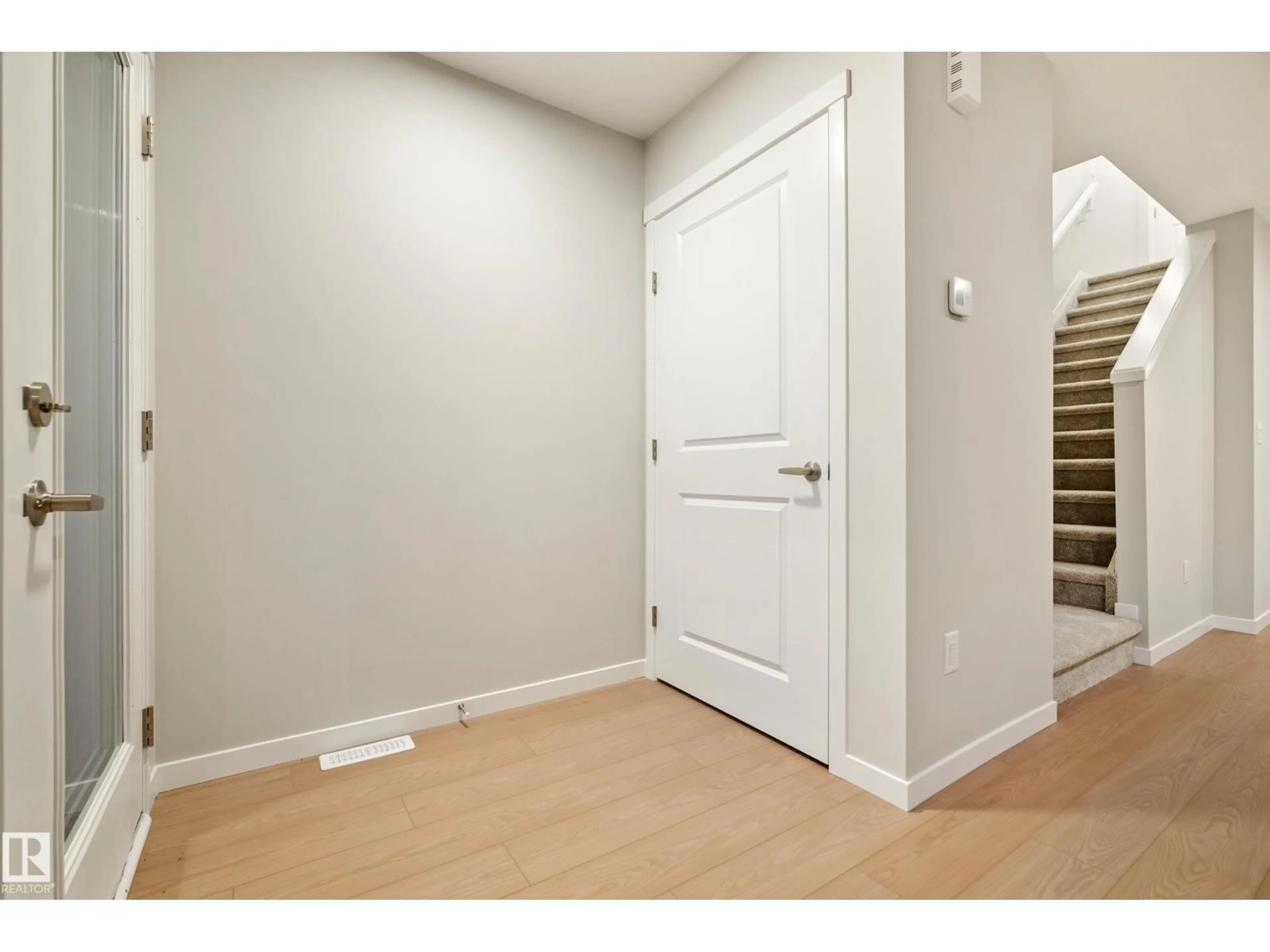 Indoor entryway for 17216 4 STREET NW, Edmonton Alberta T5Y6G4