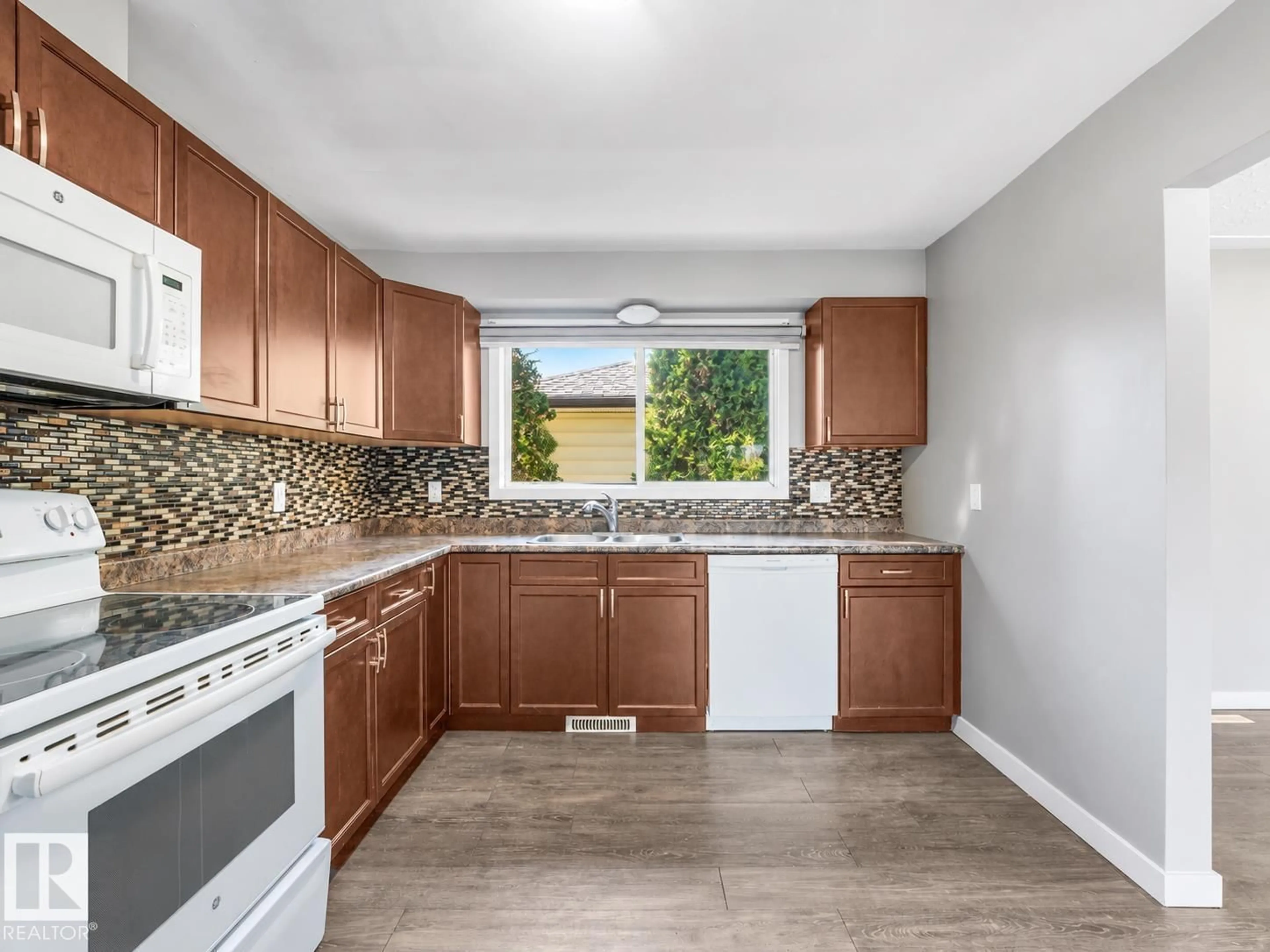 Standard kitchen, ceramic/tile floor for NW - 13540 110 ST, Edmonton Alberta T5E4Z2