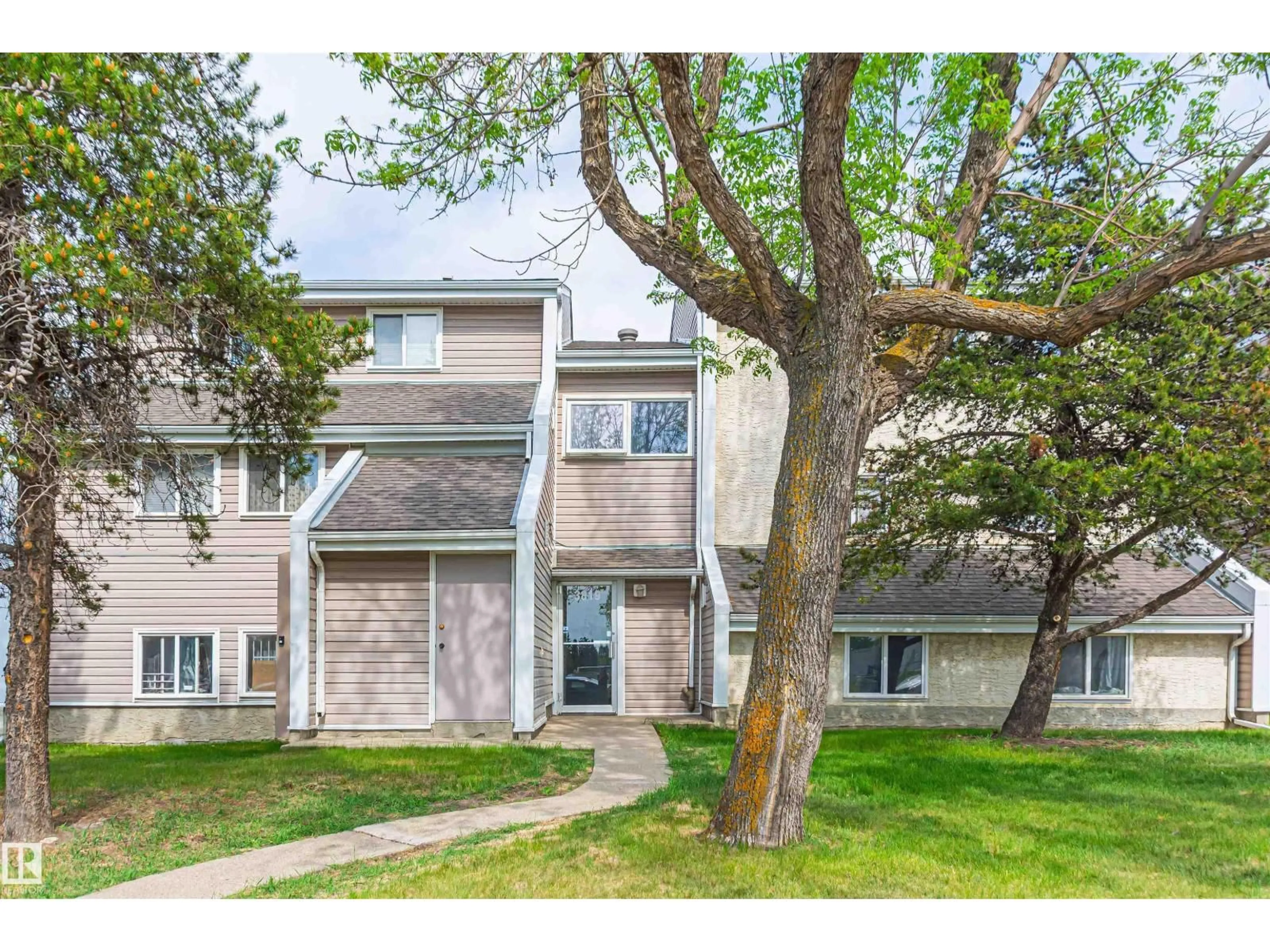 Unknown for 6 - 3819 76 ST, Edmonton Alberta T6K2P9
