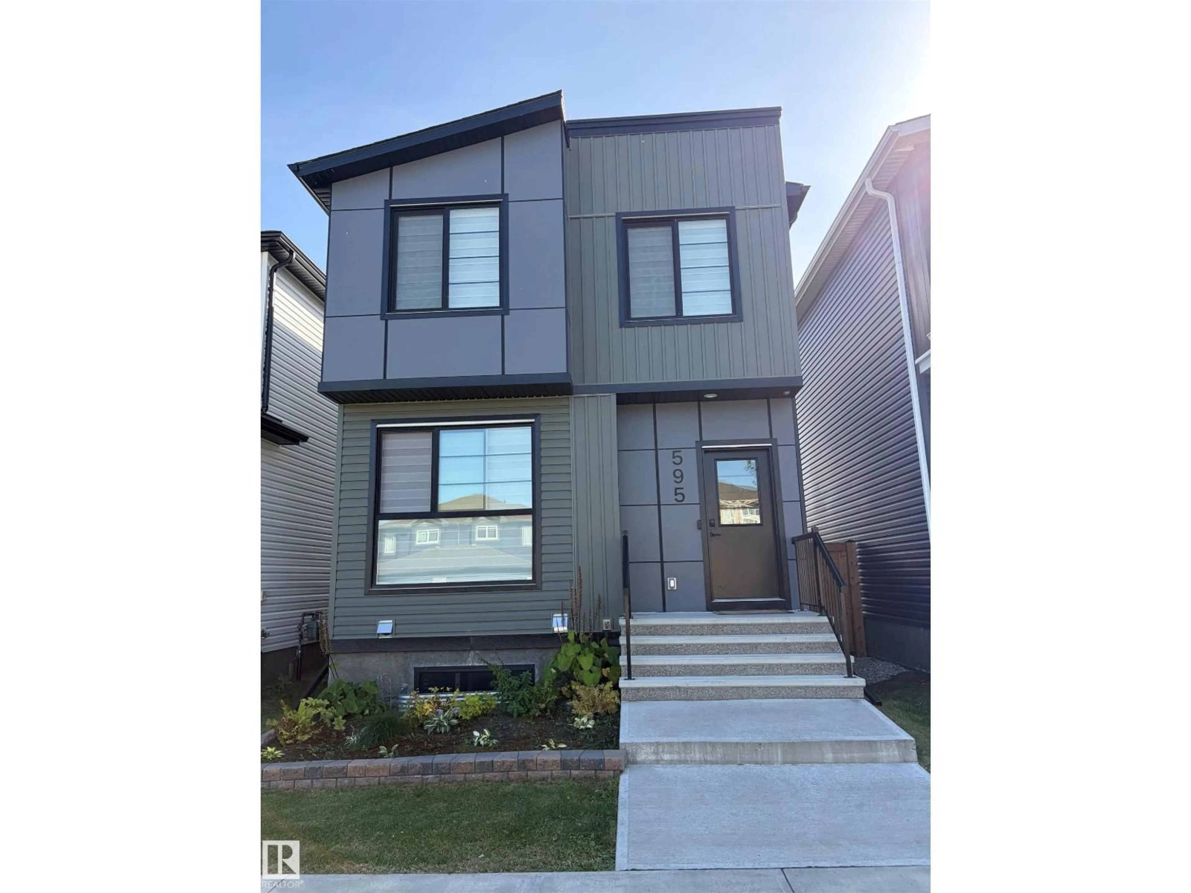Home with vinyl exterior material, street for 595 MEADOWVIEW DR, Fort Saskatchewan Alberta T8L0X1