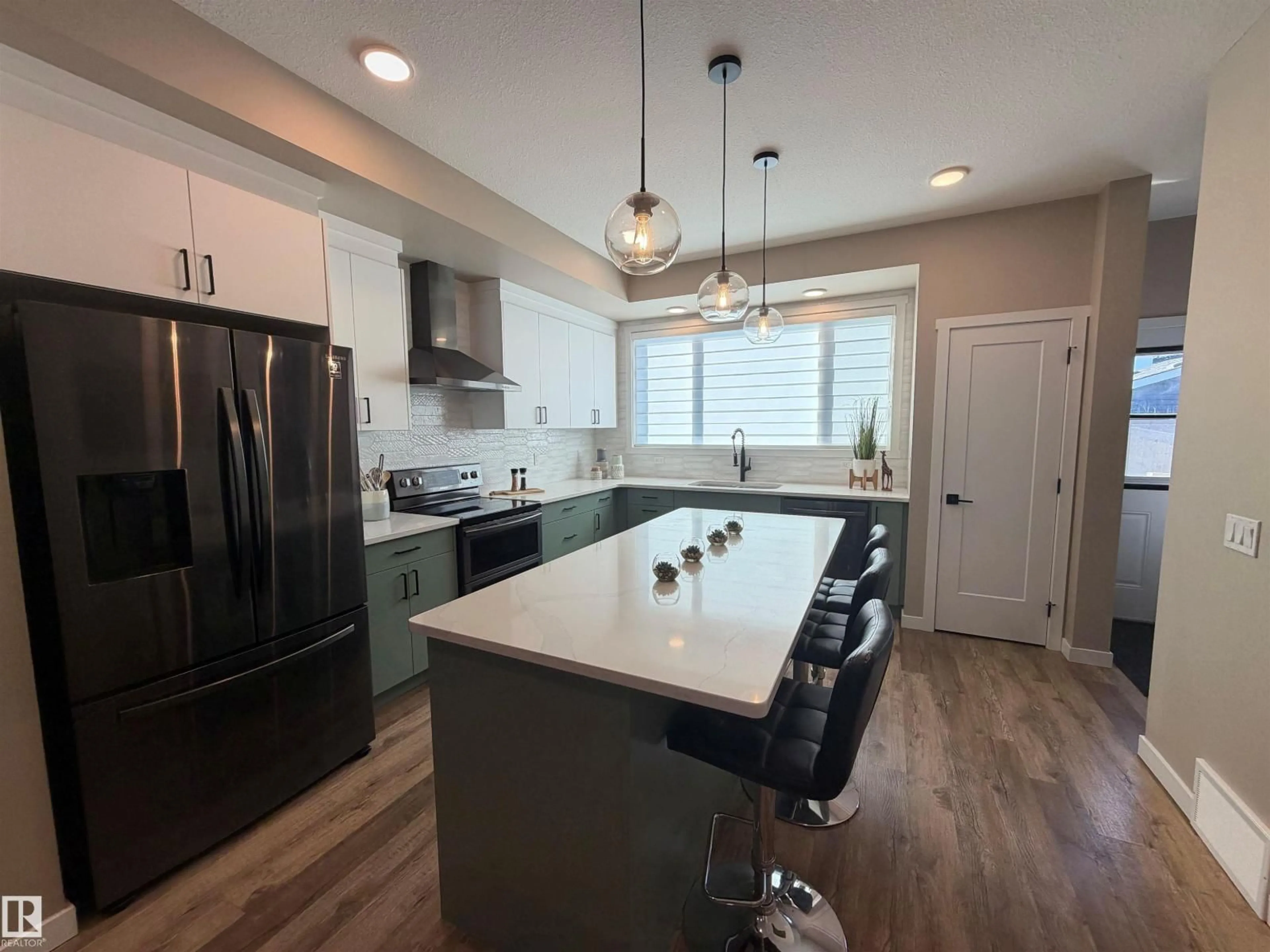 Open concept kitchen, unknown for 595 MEADOWVIEW DR, Fort Saskatchewan Alberta T8L0X1