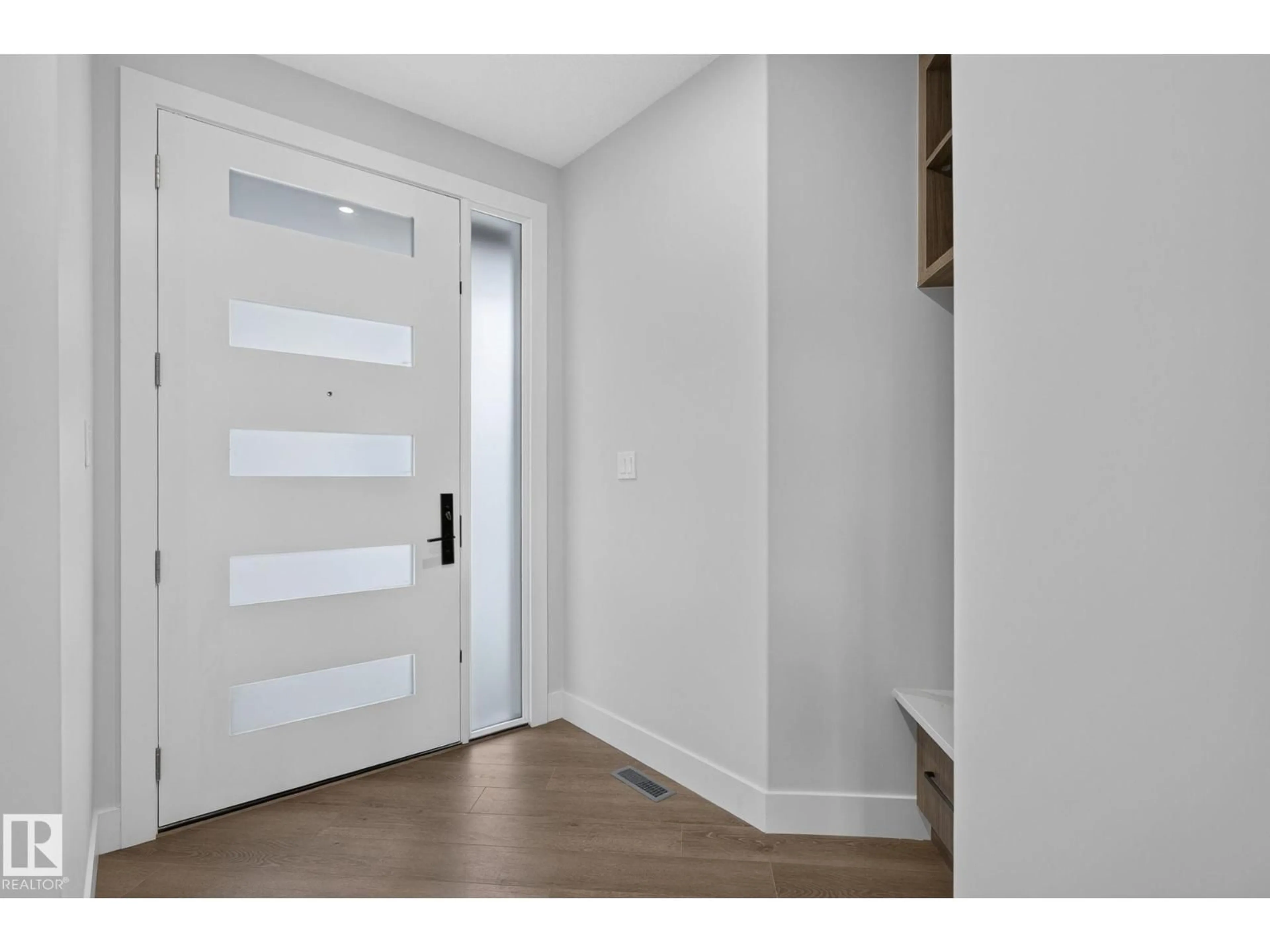 Indoor entryway for 15 HILLWOOD TC, Spruce Grove Alberta T7X0X4