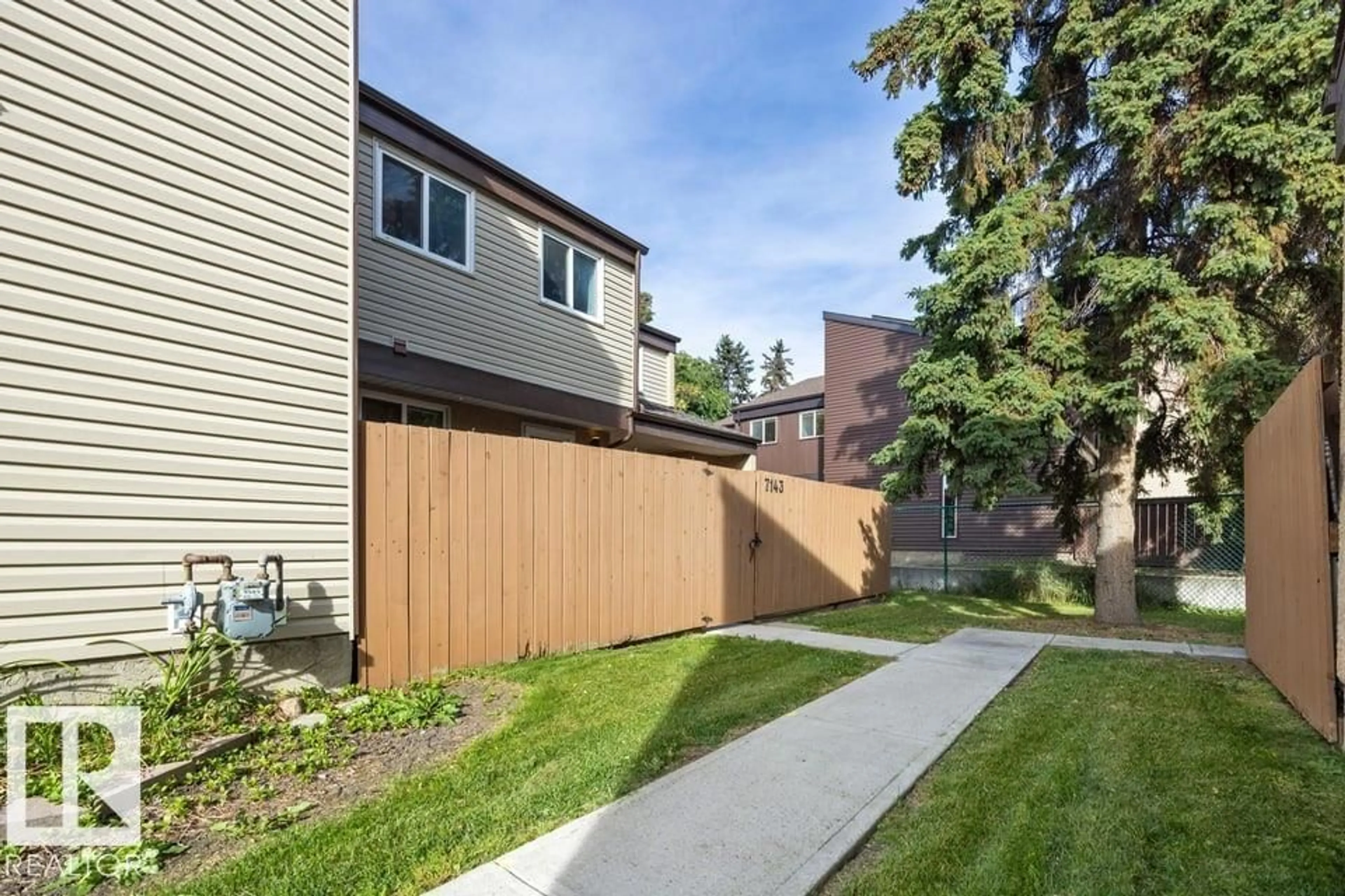 Patio, street for 7143 180 ST NW, Edmonton Alberta T5T3G1
