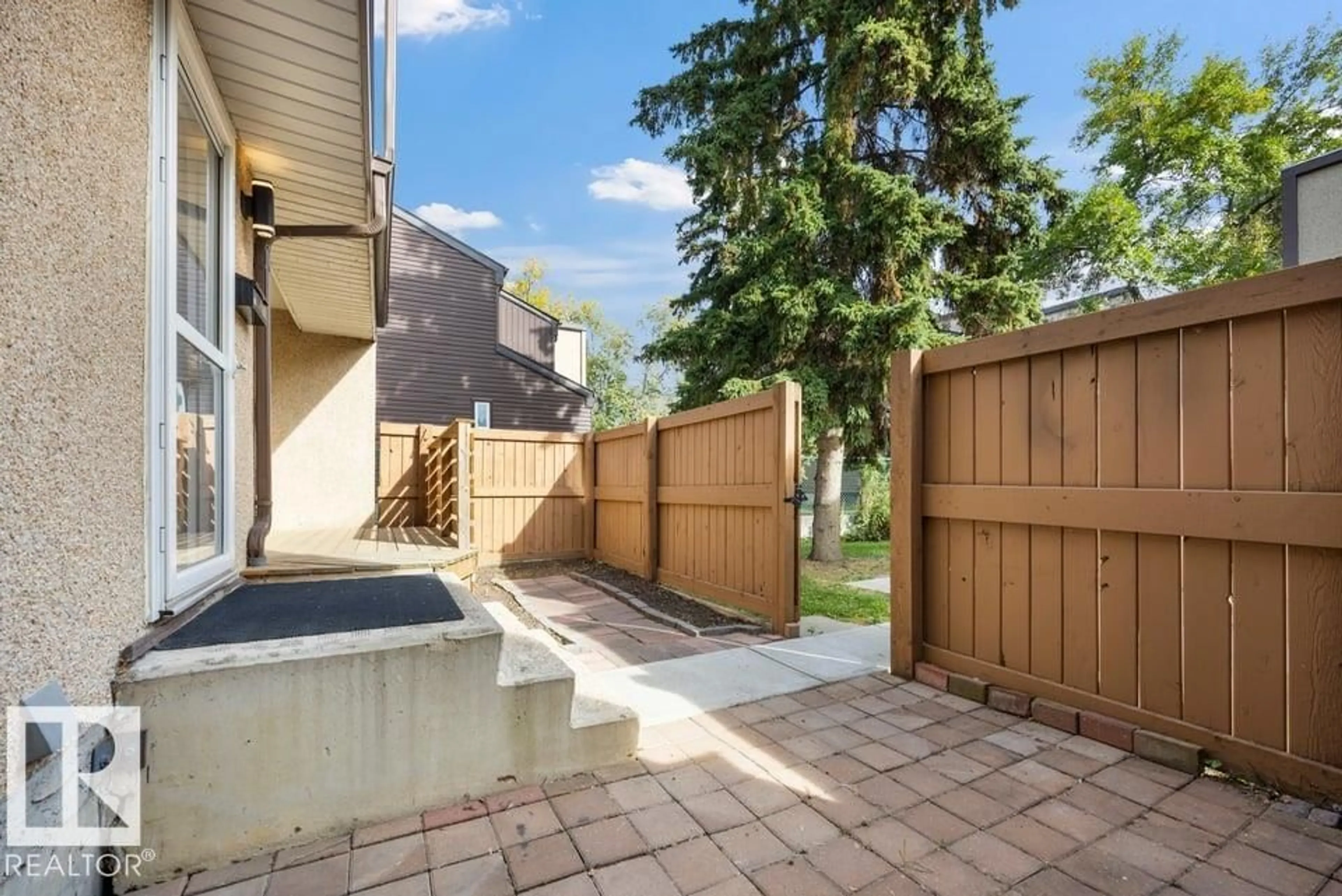 Patio, street for 7143 180 ST NW, Edmonton Alberta T5T3G1