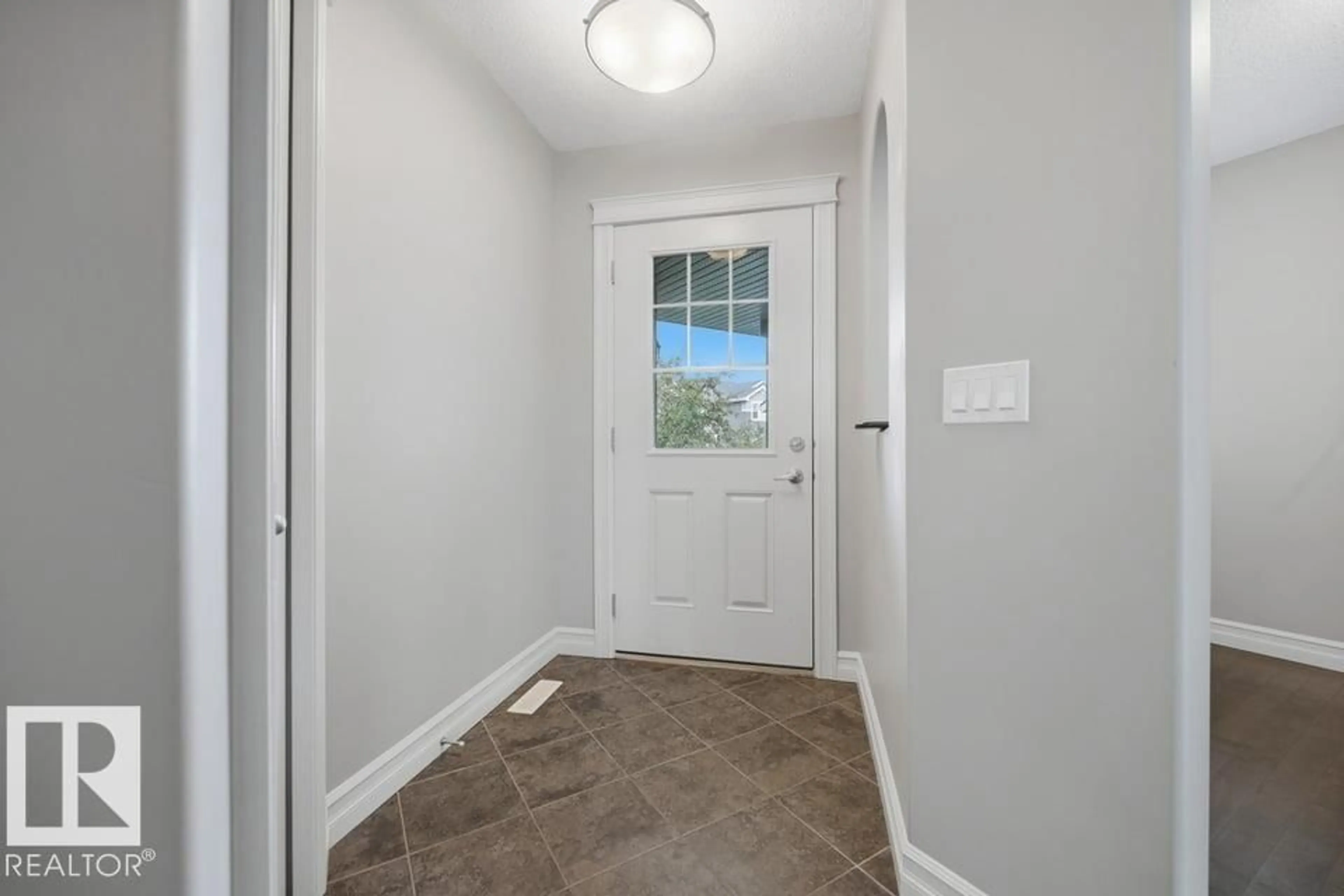 Indoor entryway for 4413 CRABAPPLE LD, Edmonton Alberta T6X0X8