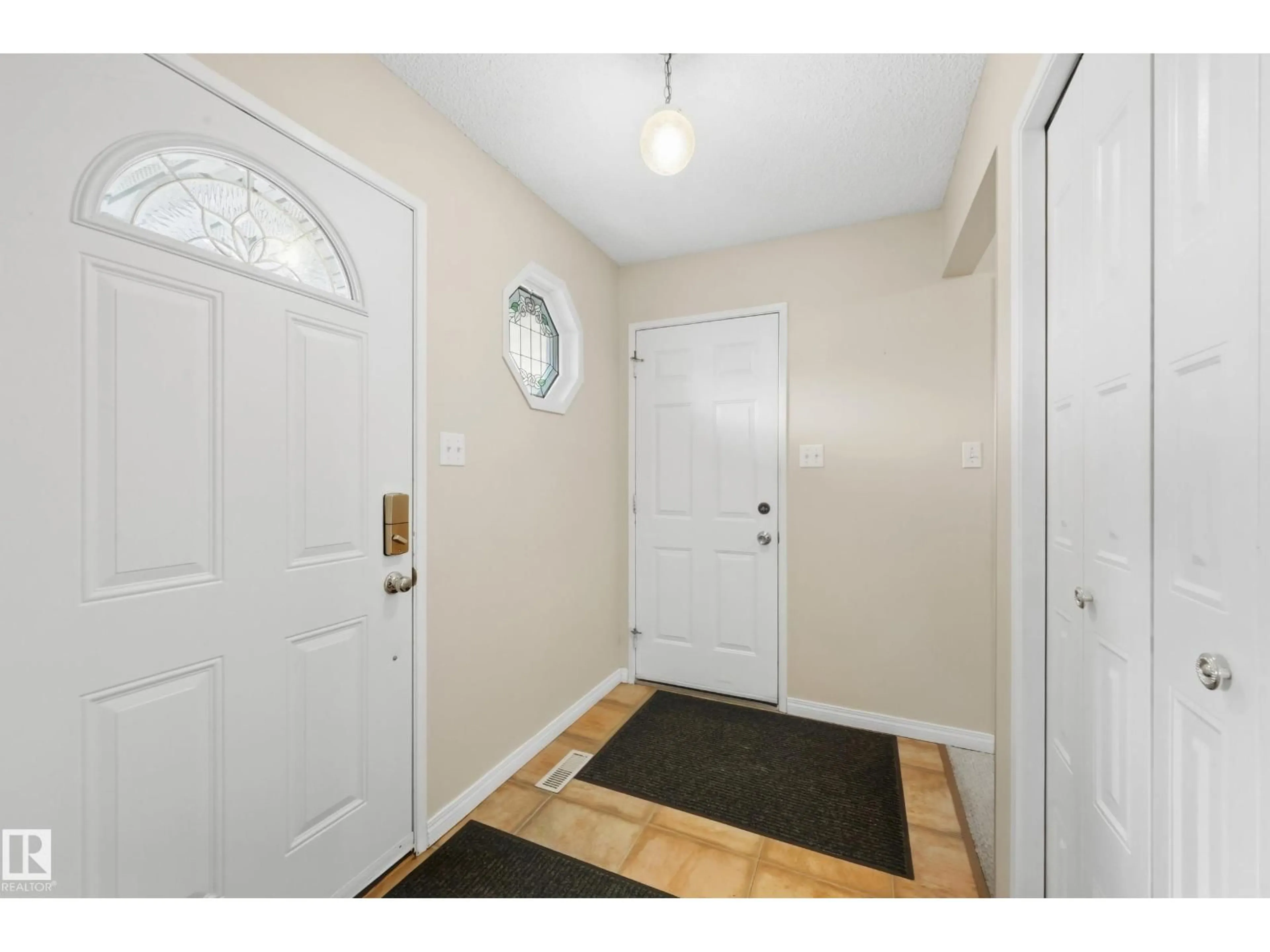 Indoor entryway for NW - 10440 16 AVENUE, Edmonton Alberta T6J5N8