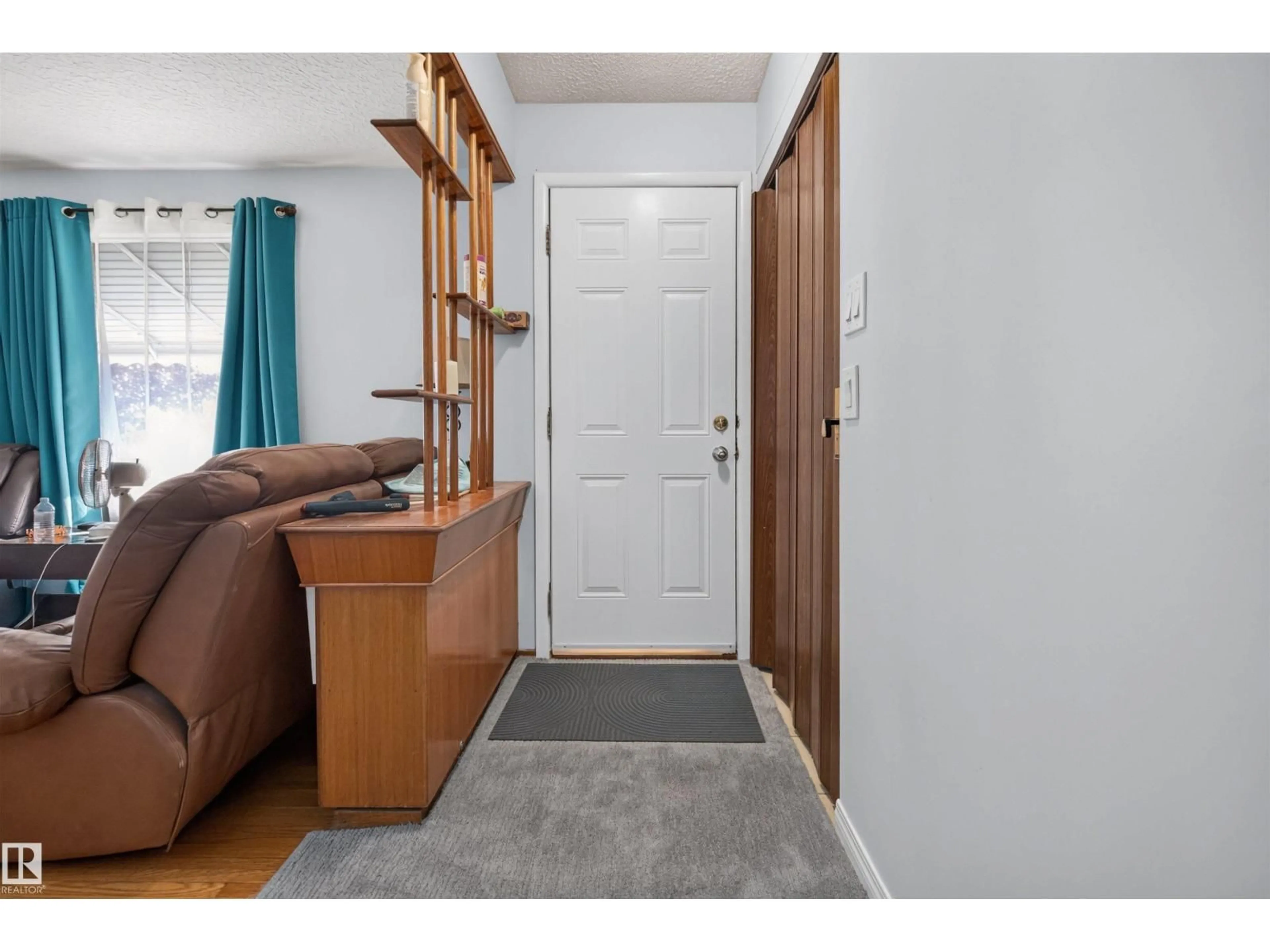 Indoor entryway for 3526 122 AV, Edmonton Alberta T5W1P8