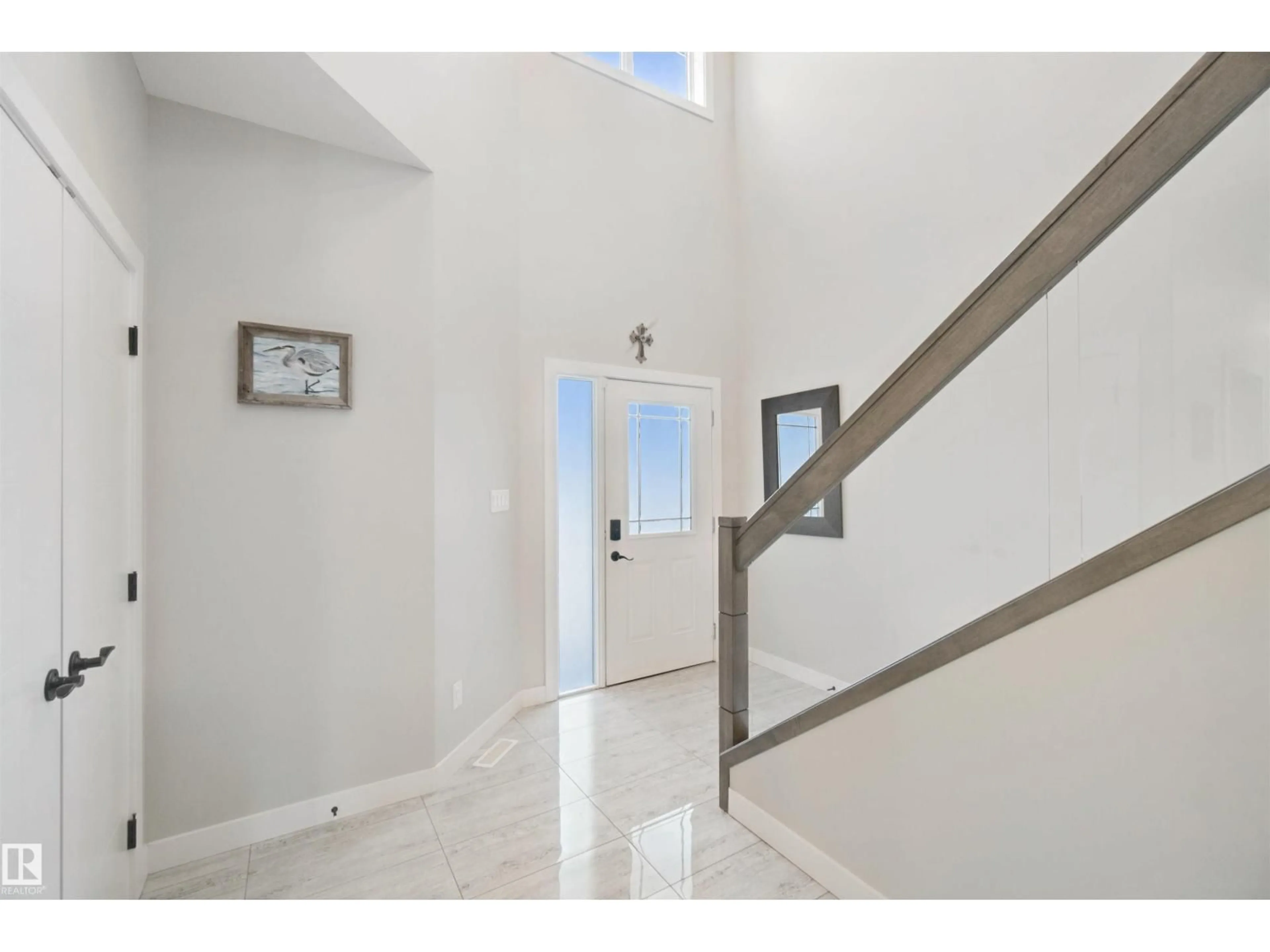 Indoor foyer for 3895 ROBINS CR, Edmonton Alberta T5S0M8
