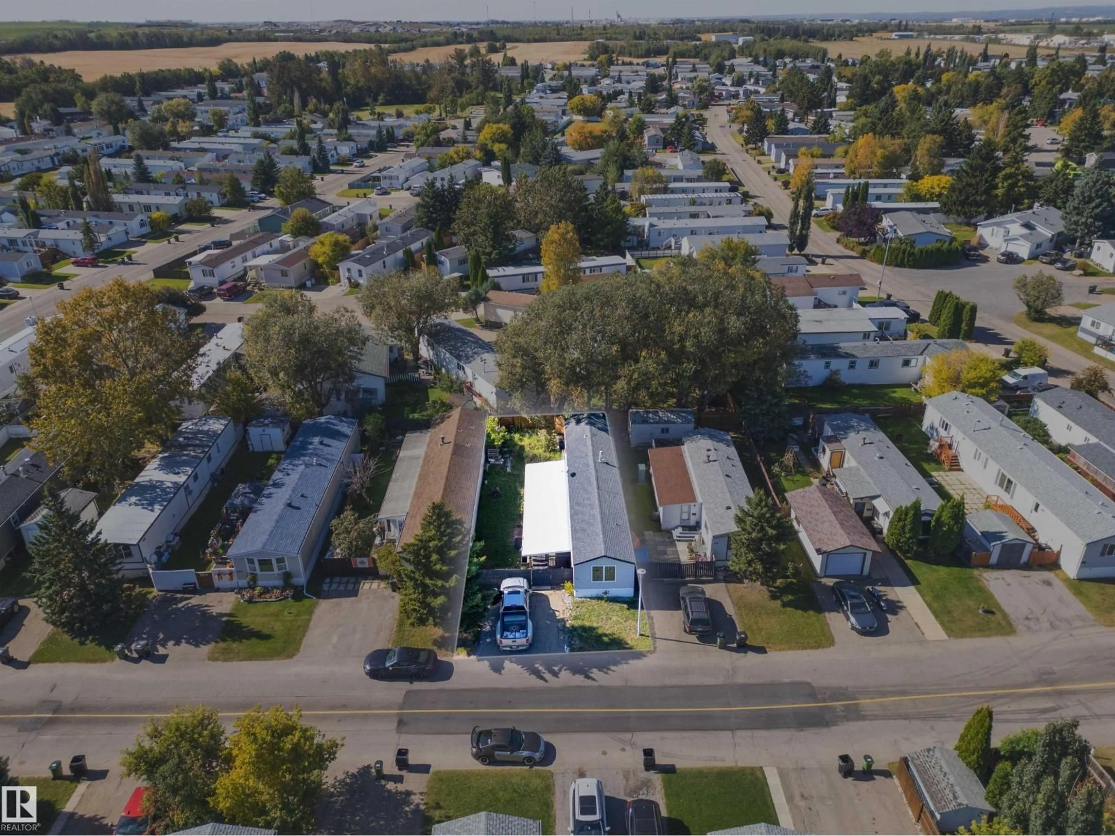 A pic from outside/outdoor area/front of a property/back of a property/a pic from drone, street for 10770 - 2514 WINTERBURN RD, Edmonton Alberta T5G1T7