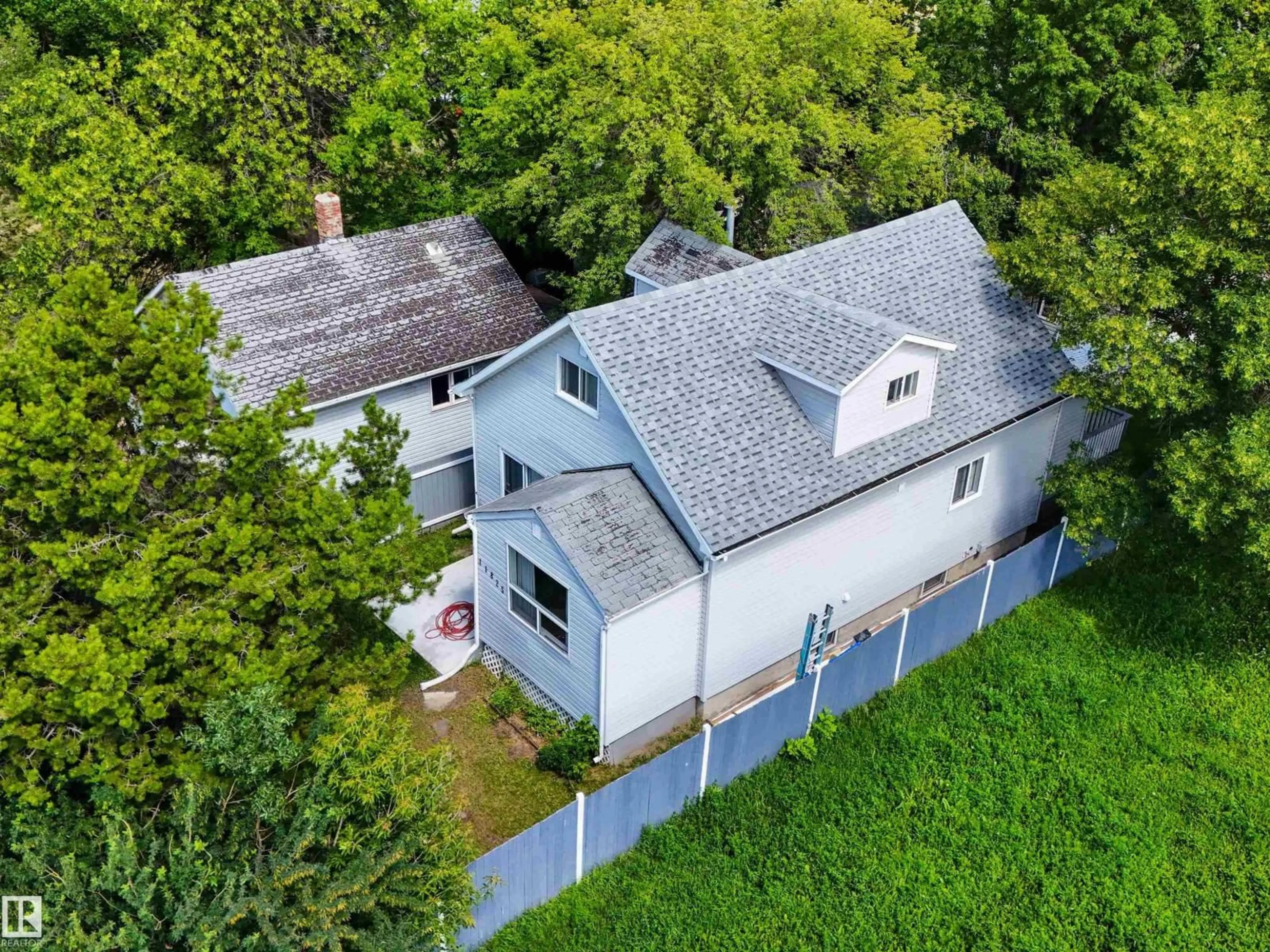 A pic from outside/outdoor area/front of a property/back of a property/a pic from drone, building for 11825 80 ST, Edmonton Alberta T5B2N6
