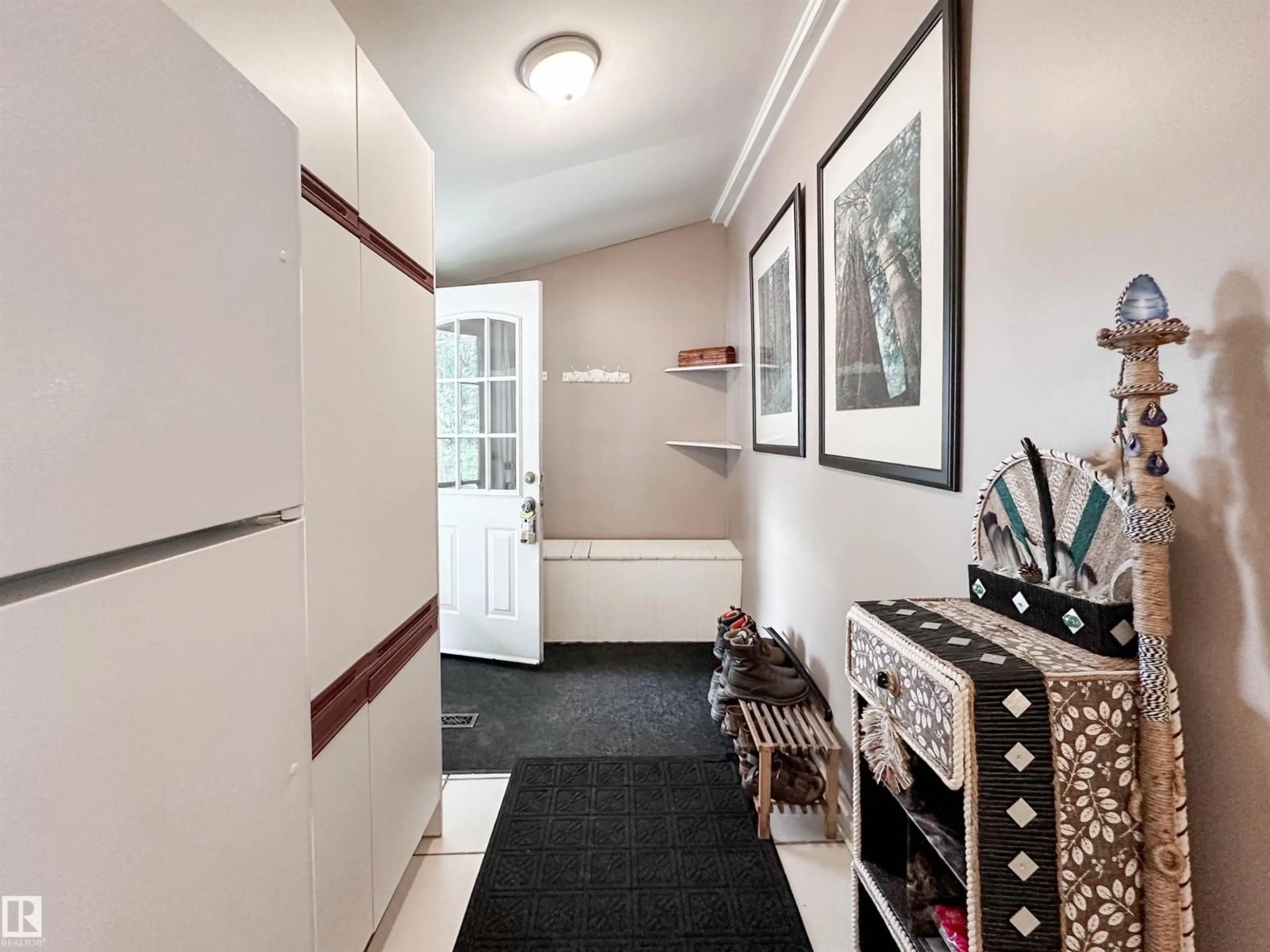 Indoor entryway for 11825 80 ST, Edmonton Alberta T5B2N6
