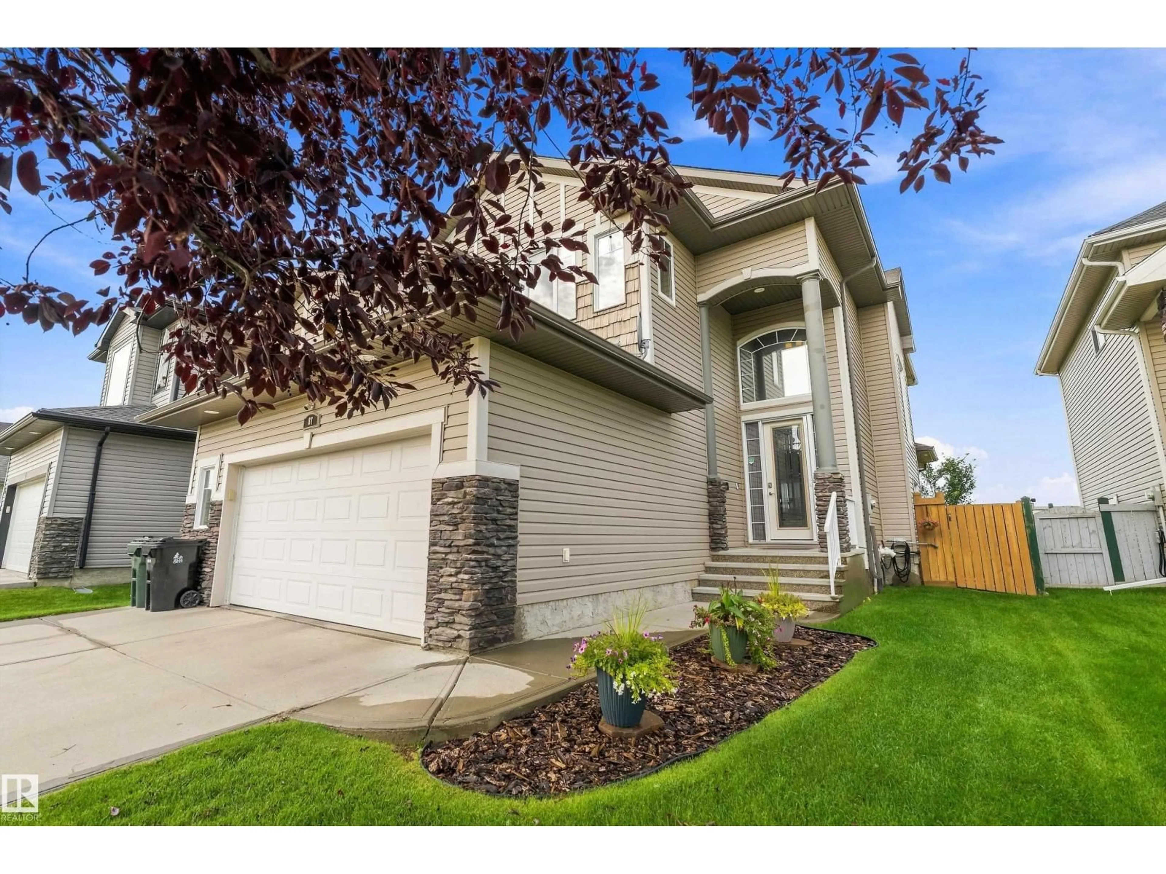 Home with vinyl exterior material, street for 87 LAMPLIGHT DR, Spruce Grove Alberta T7X0G8