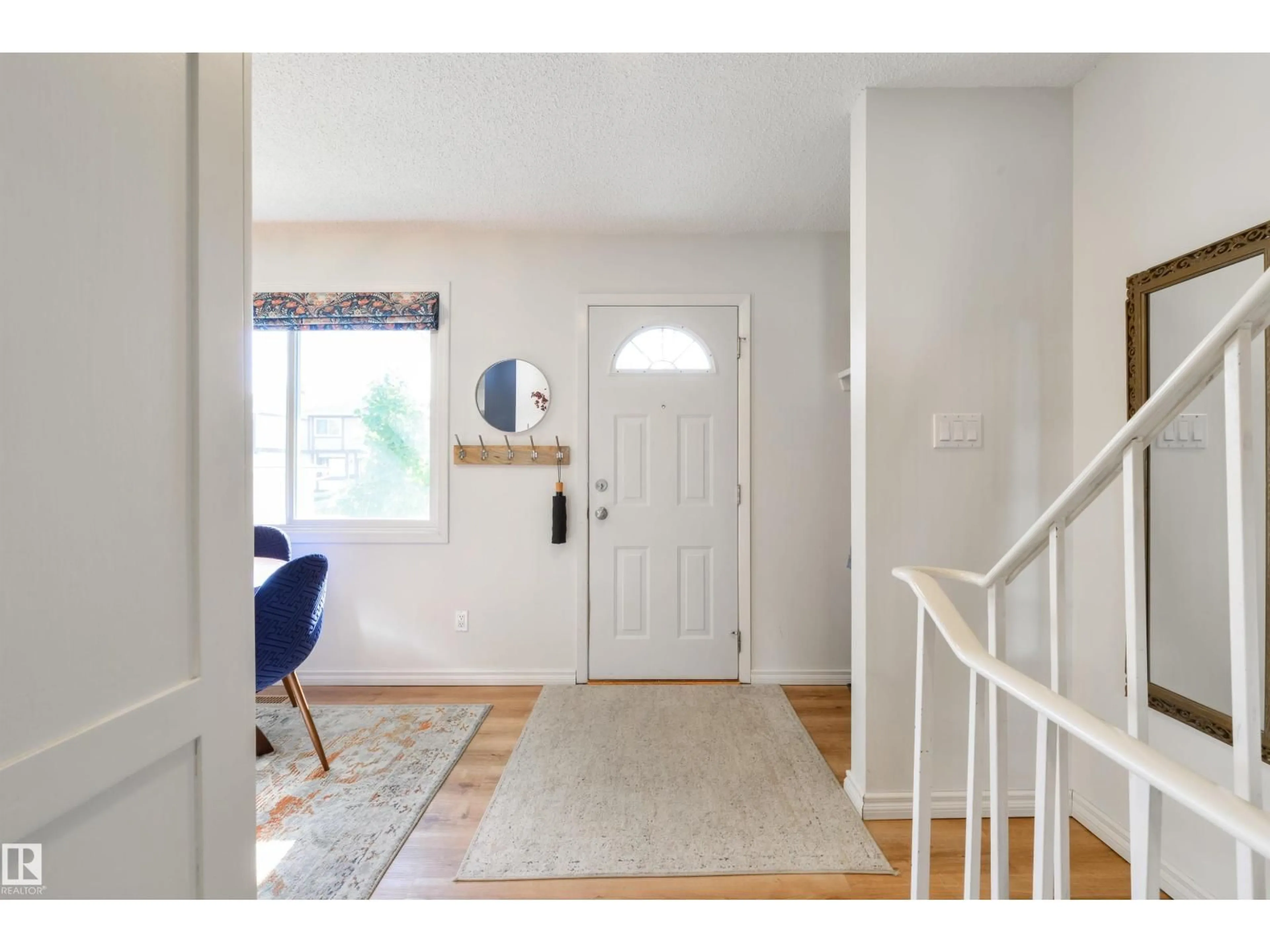 Indoor entryway for 177 TUDOR LN, Edmonton Alberta T6J3T5
