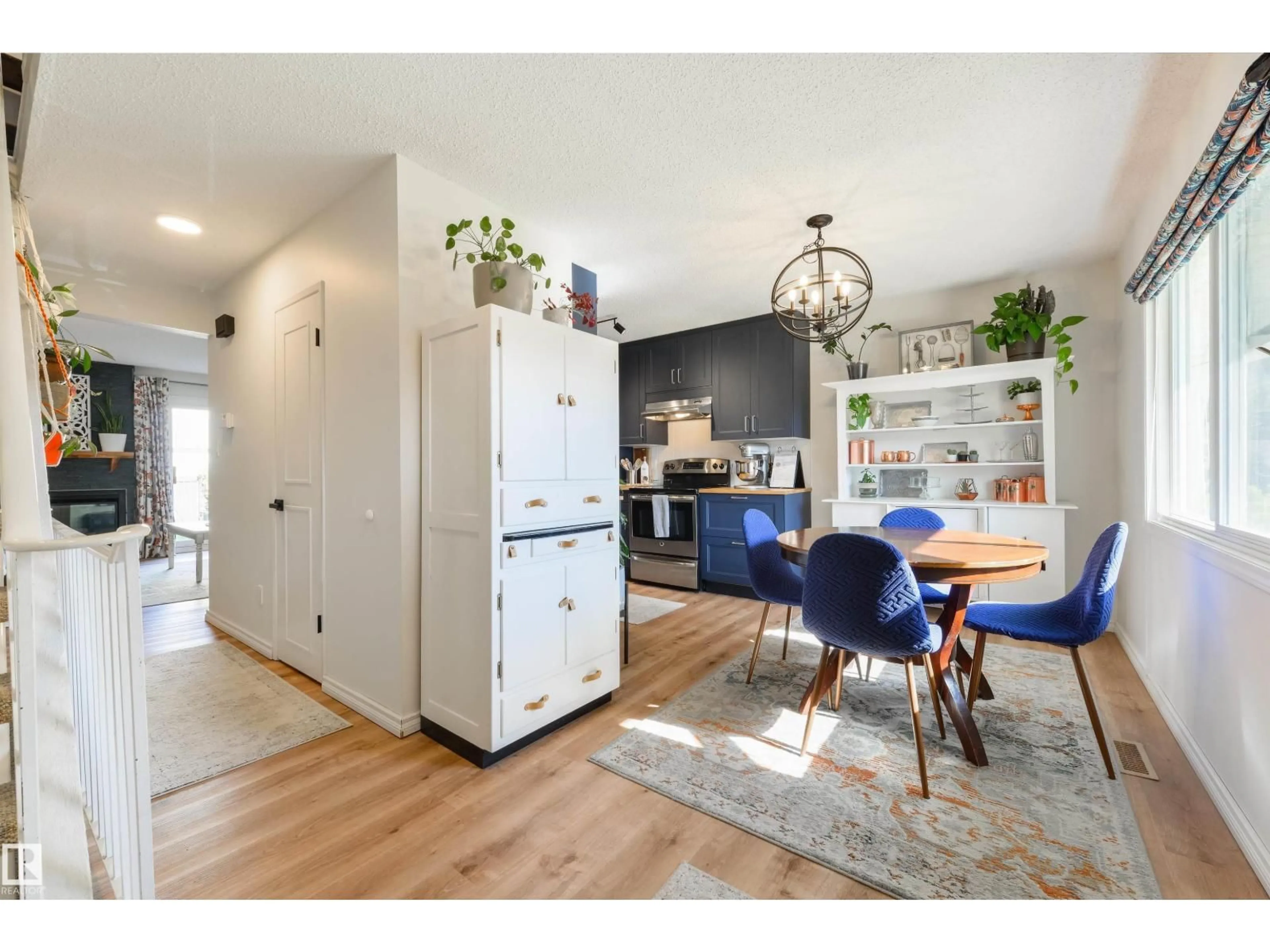 Open concept kitchen, unknown for 177 TUDOR LN, Edmonton Alberta T6J3T5