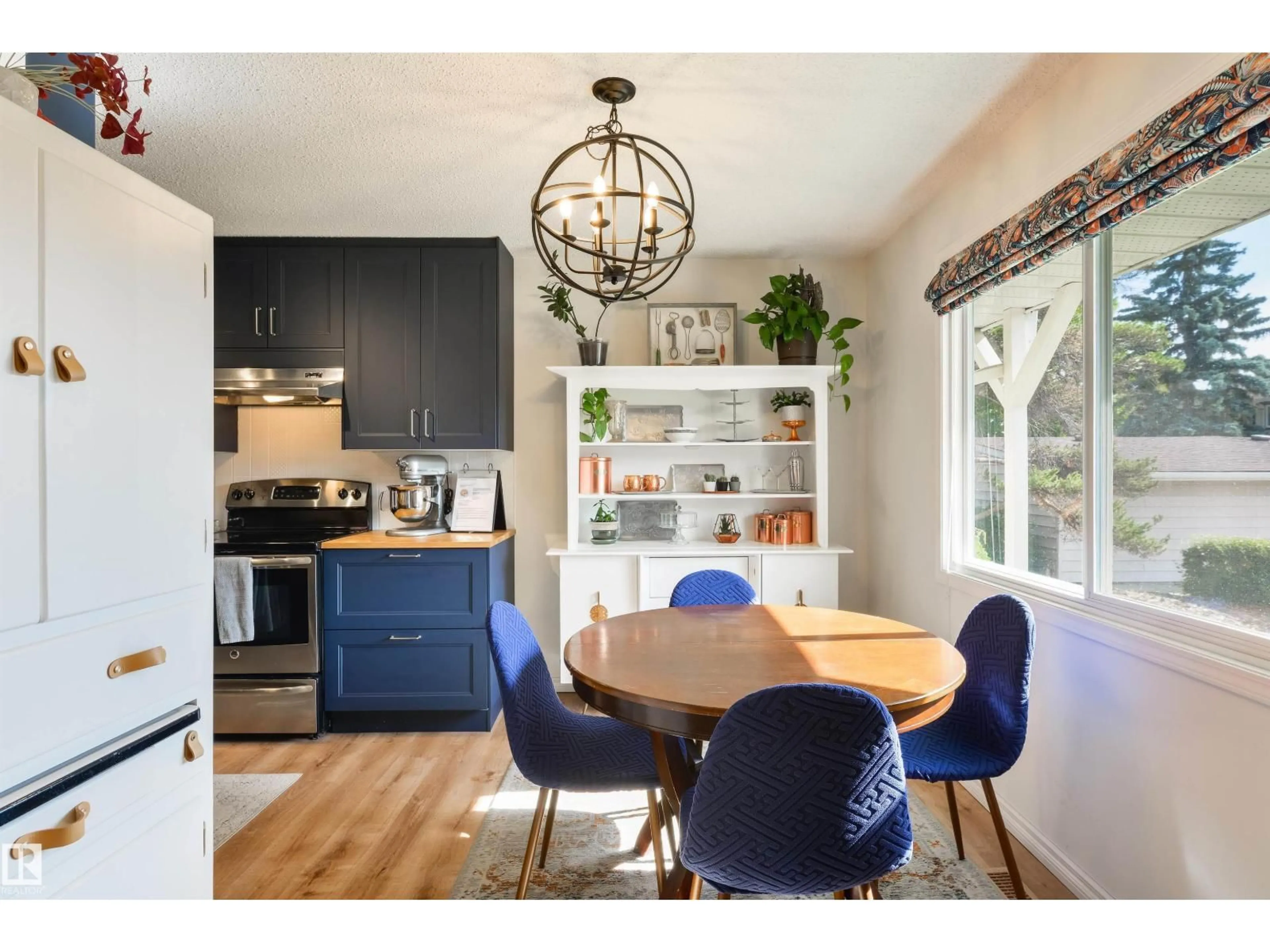 Open concept kitchen, unknown for 177 TUDOR LN, Edmonton Alberta T6J3T5