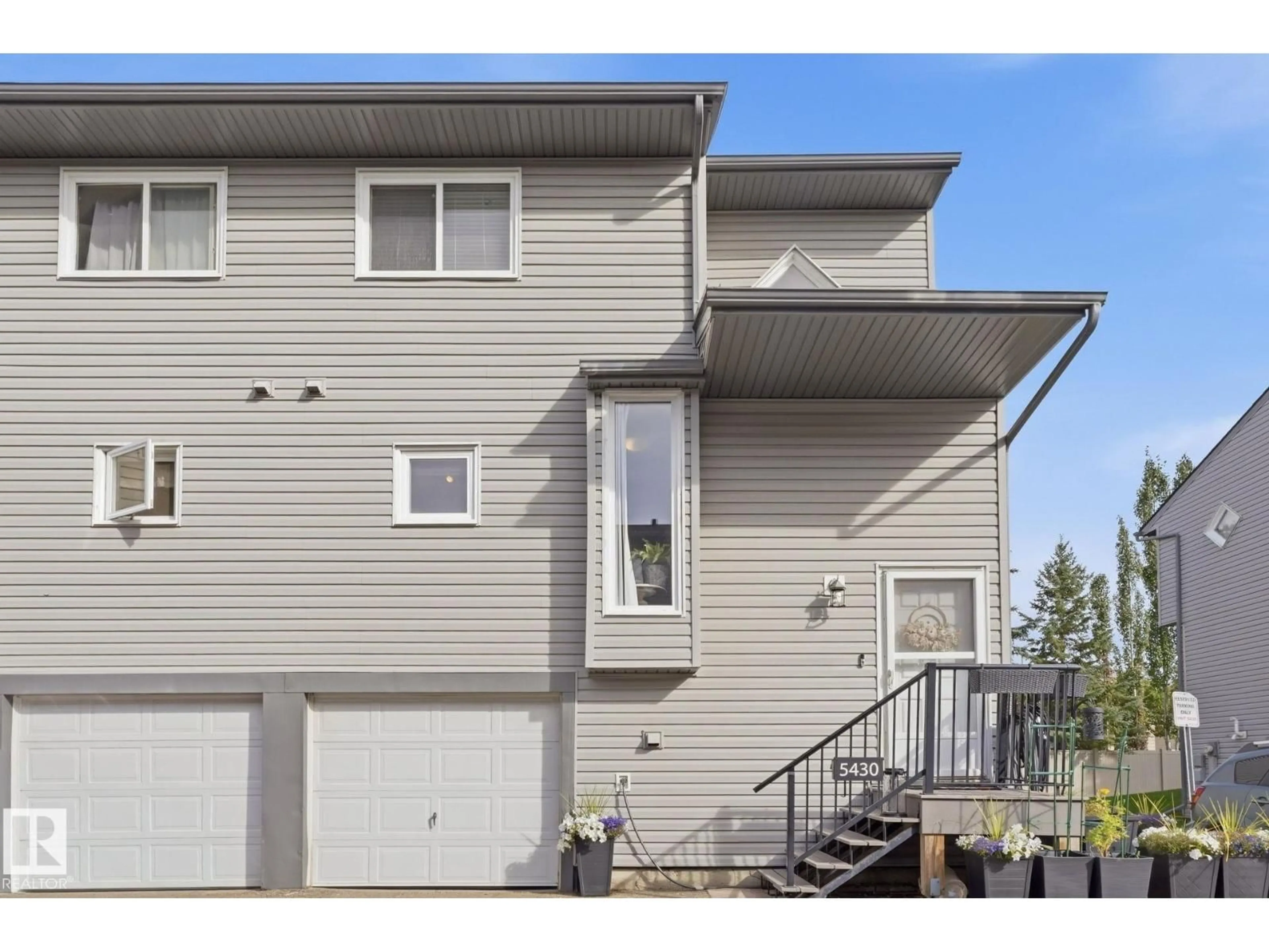 Home with vinyl exterior material, street for NW - 5340 38A AV, Edmonton Alberta T6R1K4