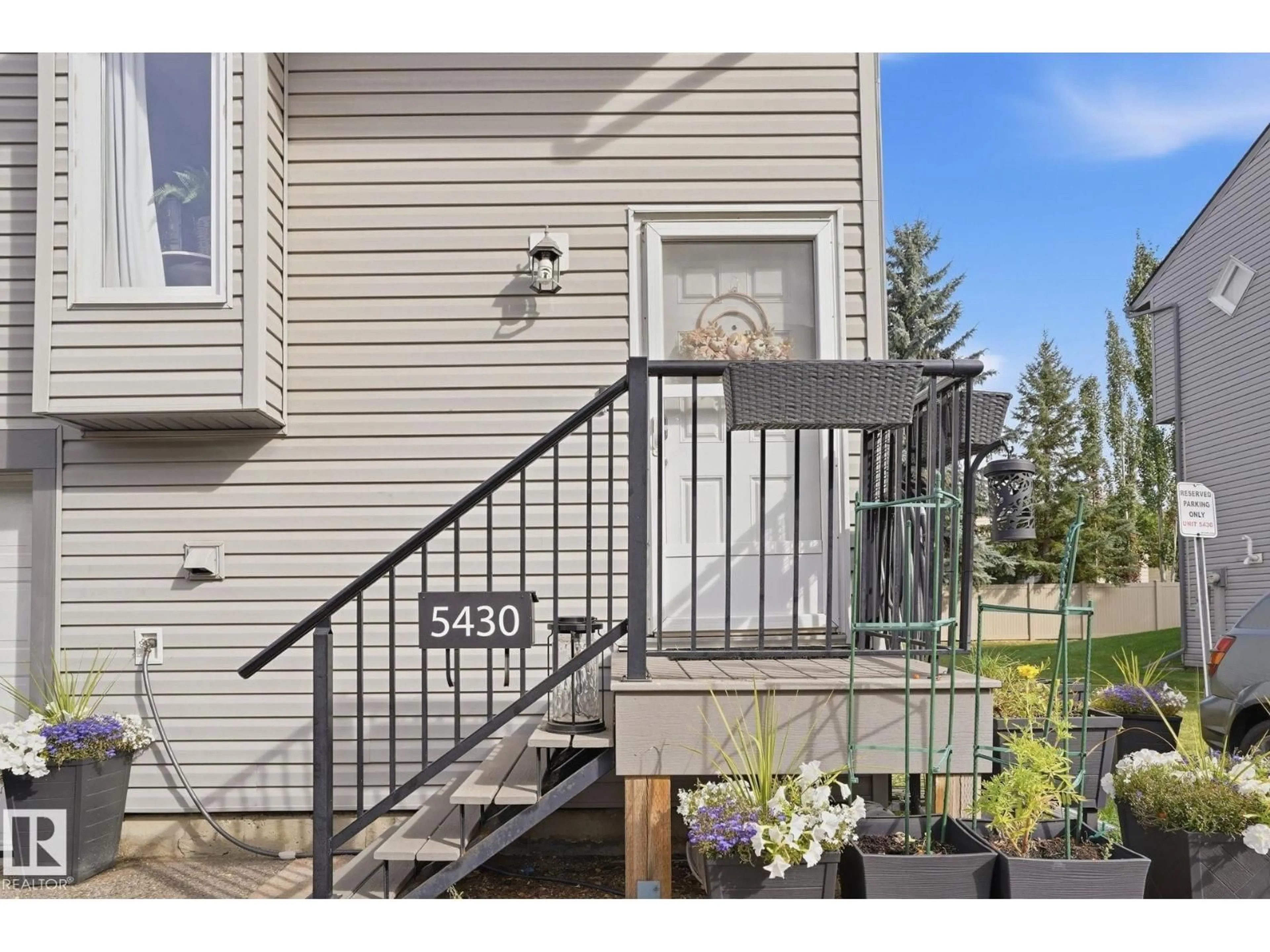 Unknown for NW - 5340 38A AV, Edmonton Alberta T6R1K4