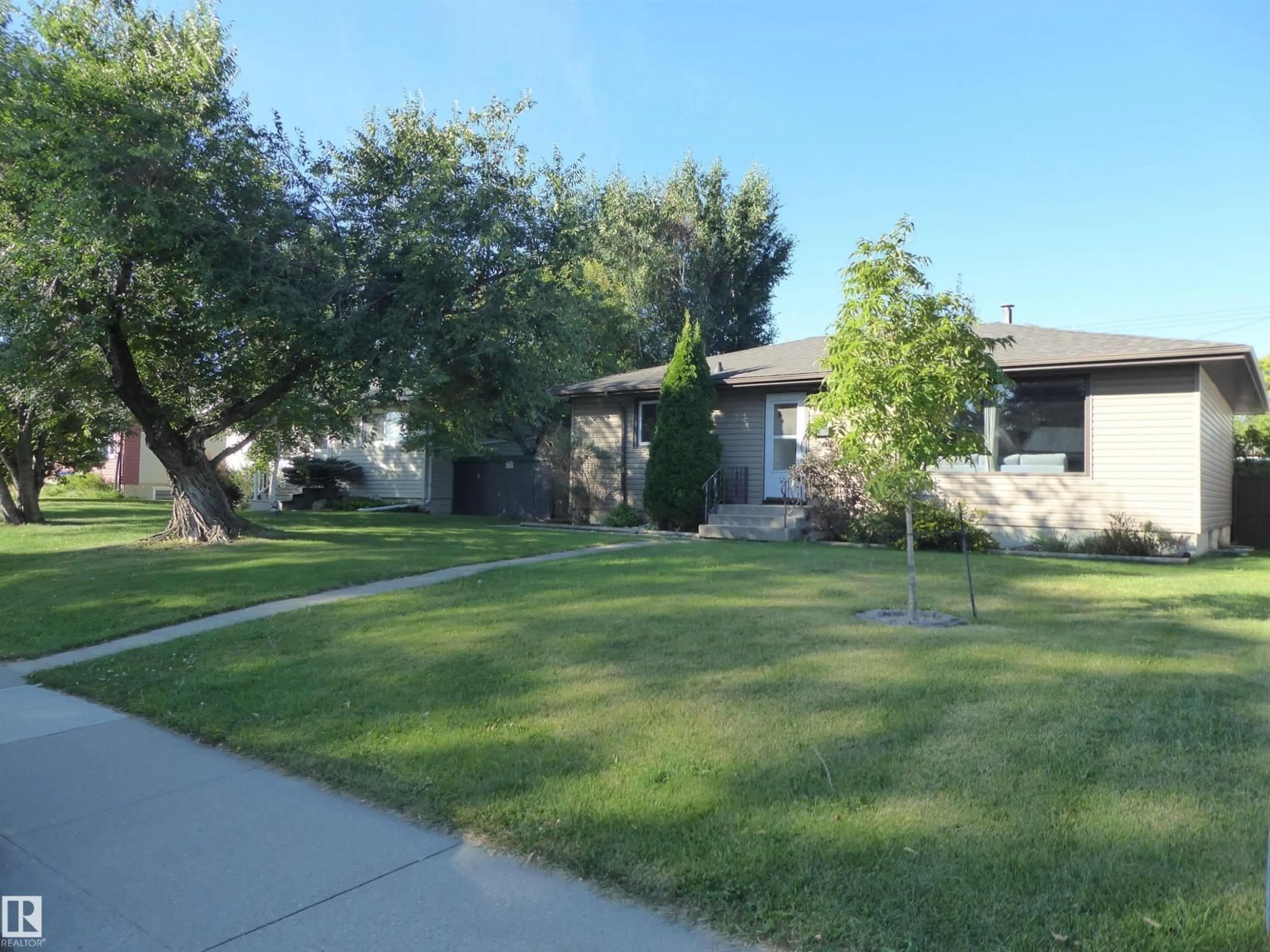 Unknown for NW - 8104 162 ST, Edmonton Alberta T5R2L7