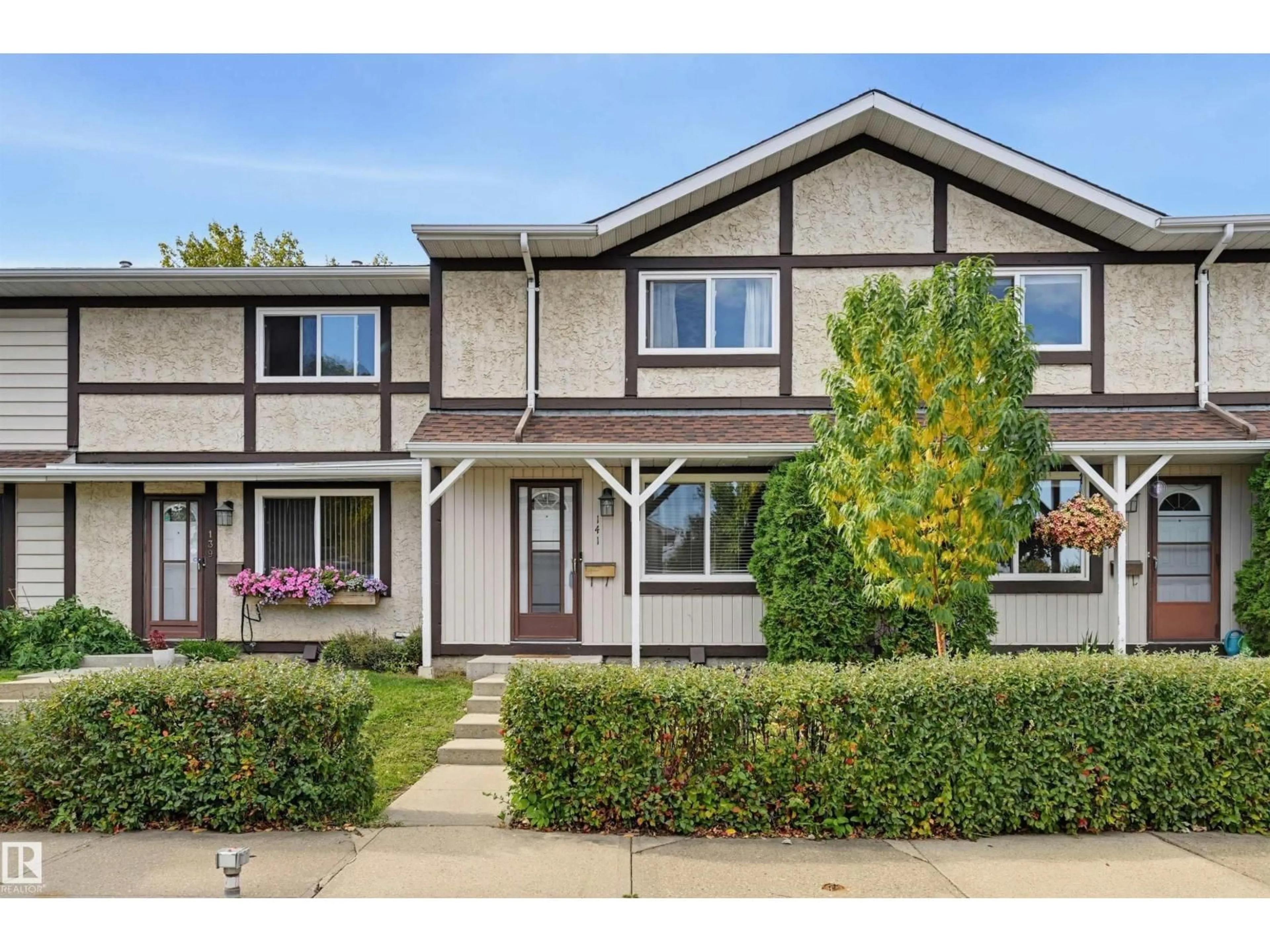 Home with vinyl exterior material, street for 141 TUDOR LN, Edmonton Alberta T6J3T5
