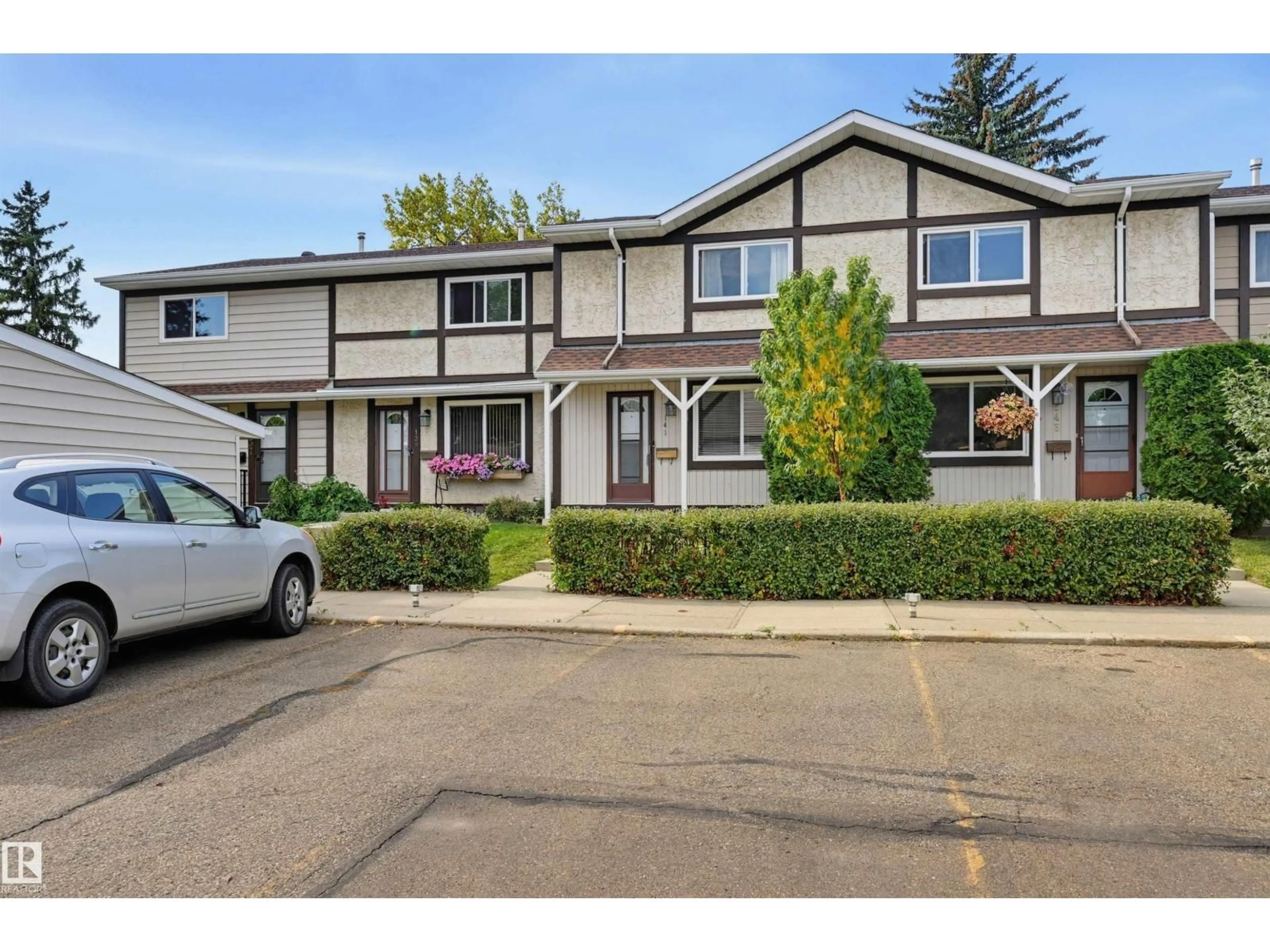 Unknown for 141 TUDOR LN, Edmonton Alberta T6J3T5