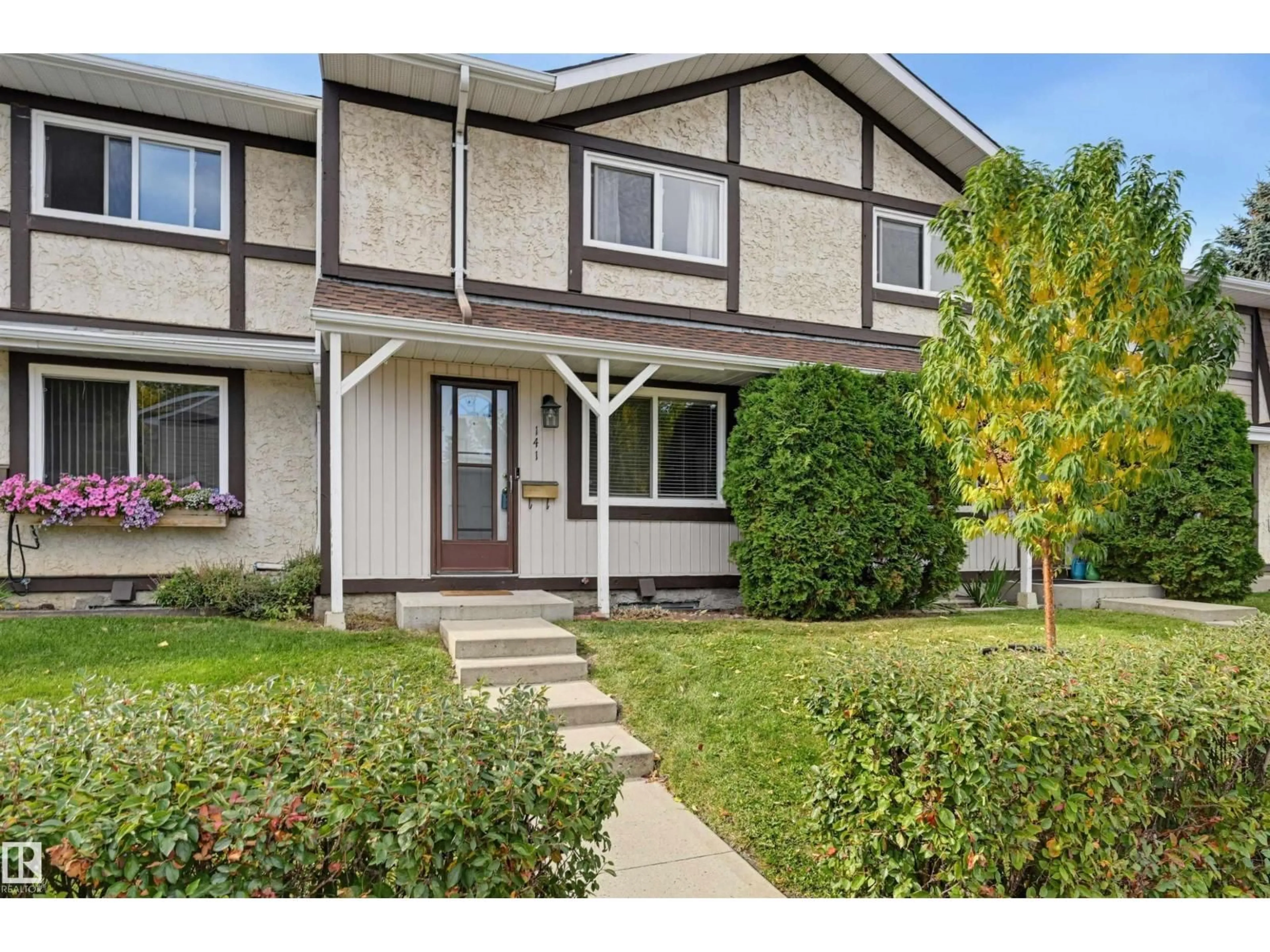 Home with vinyl exterior material, street for 141 TUDOR LN, Edmonton Alberta T6J3T5