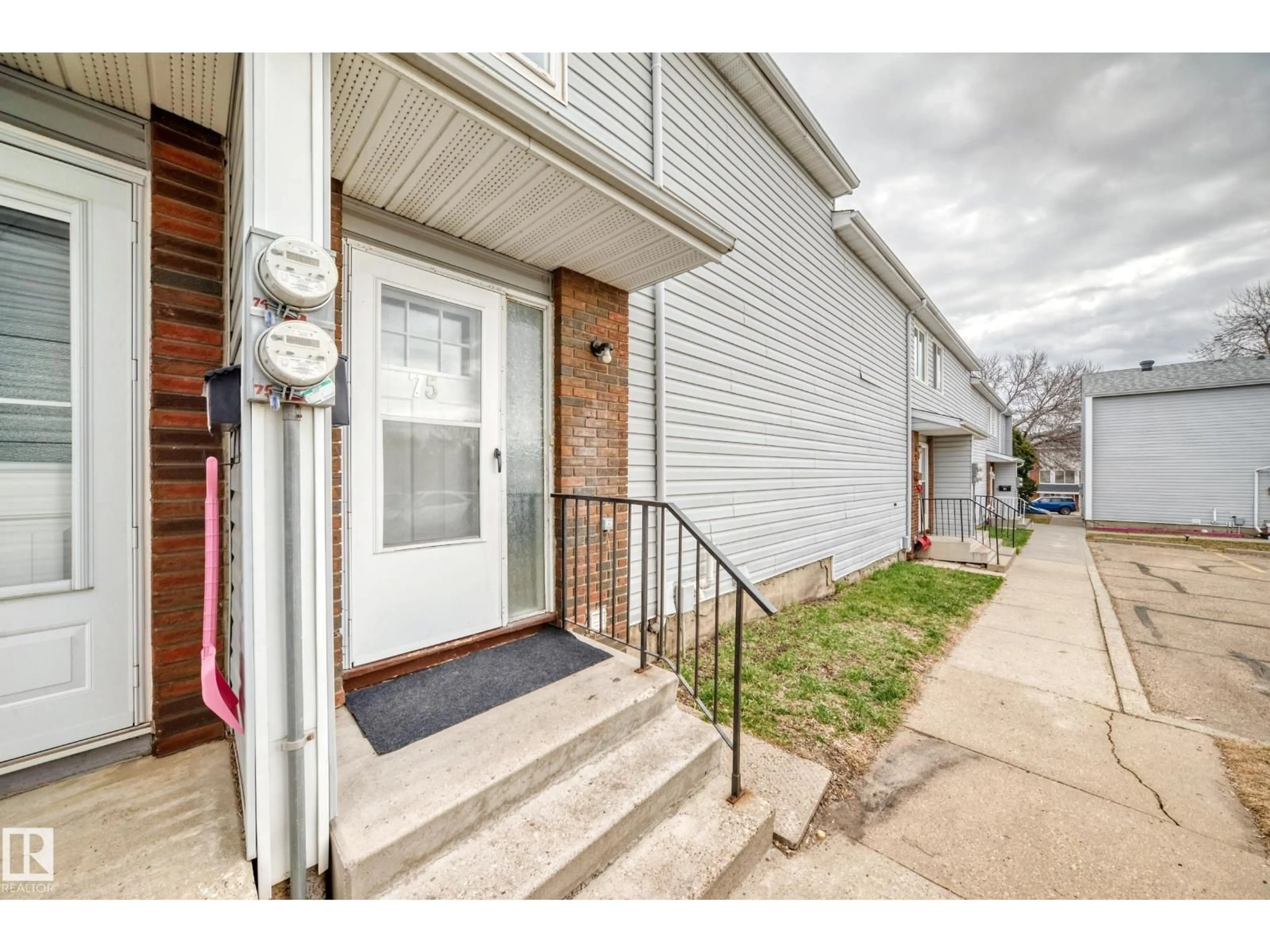 Unknown for 75 AMBERLY CO, Edmonton Alberta T5A2N9