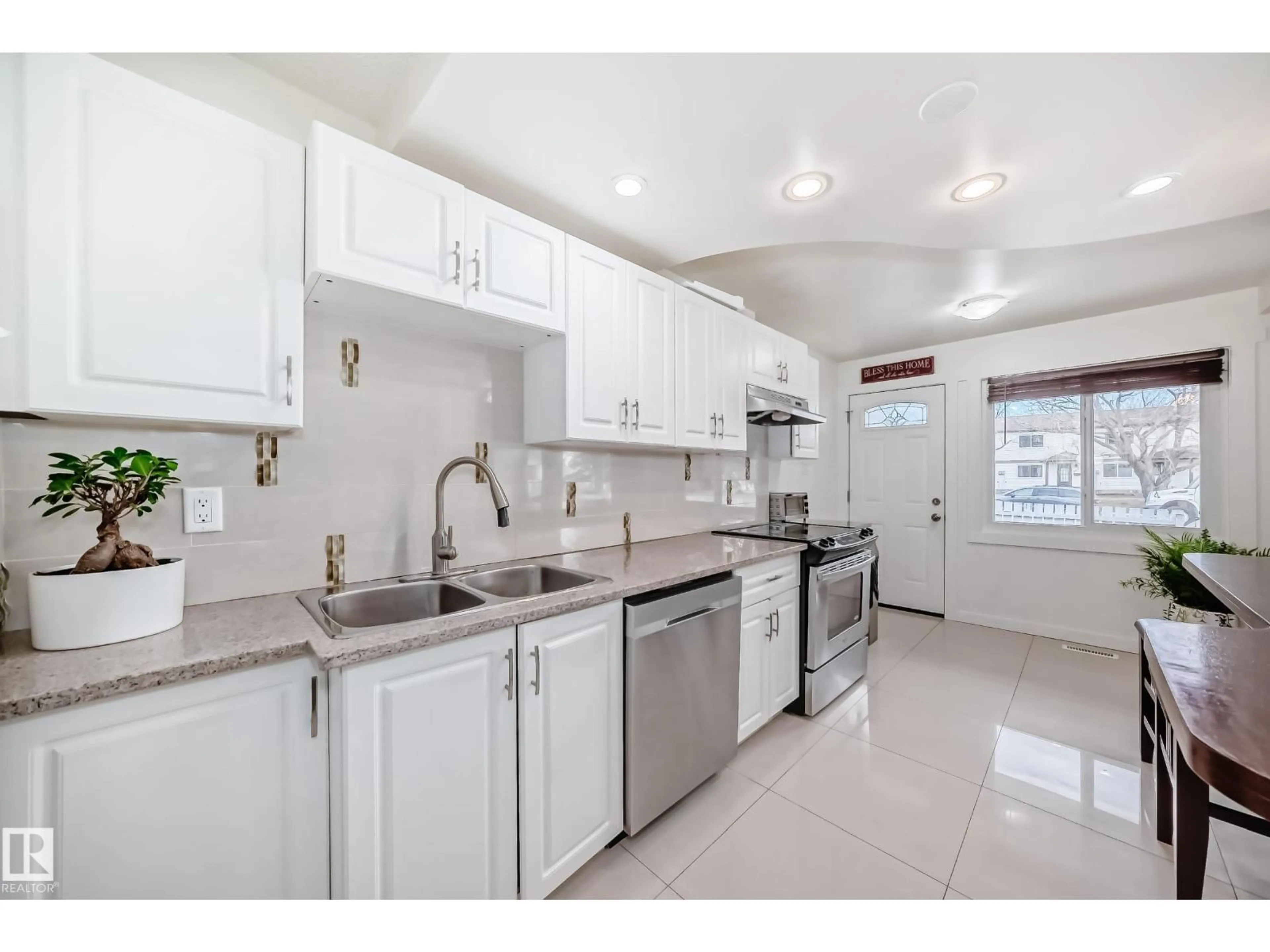 Standard kitchen, ceramic/tile floor for 75 AMBERLY CO, Edmonton Alberta T5A2N9