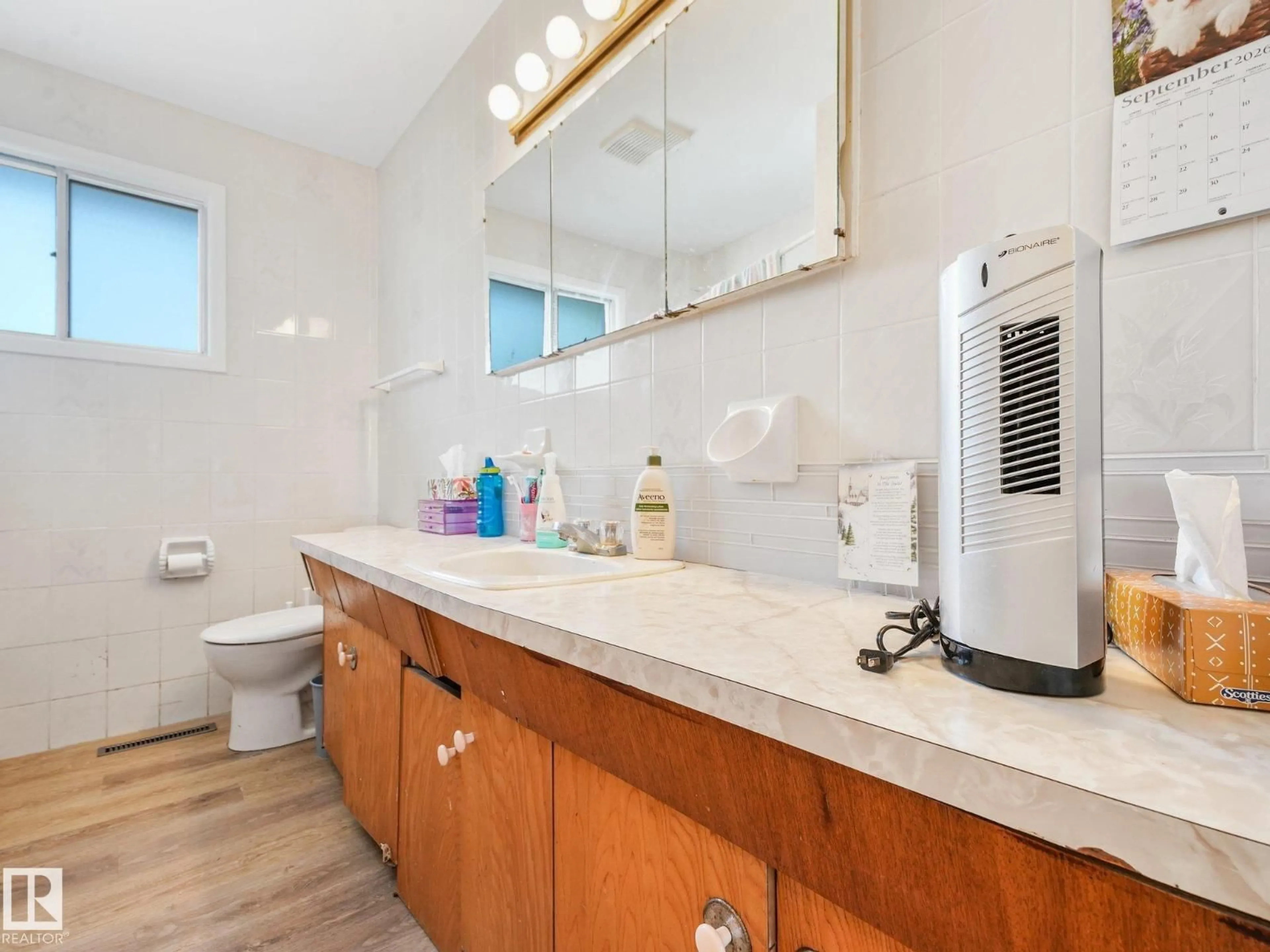 Standard bathroom, ceramic/tile floor for 7520 130 AV, Edmonton Alberta T5C1Y2