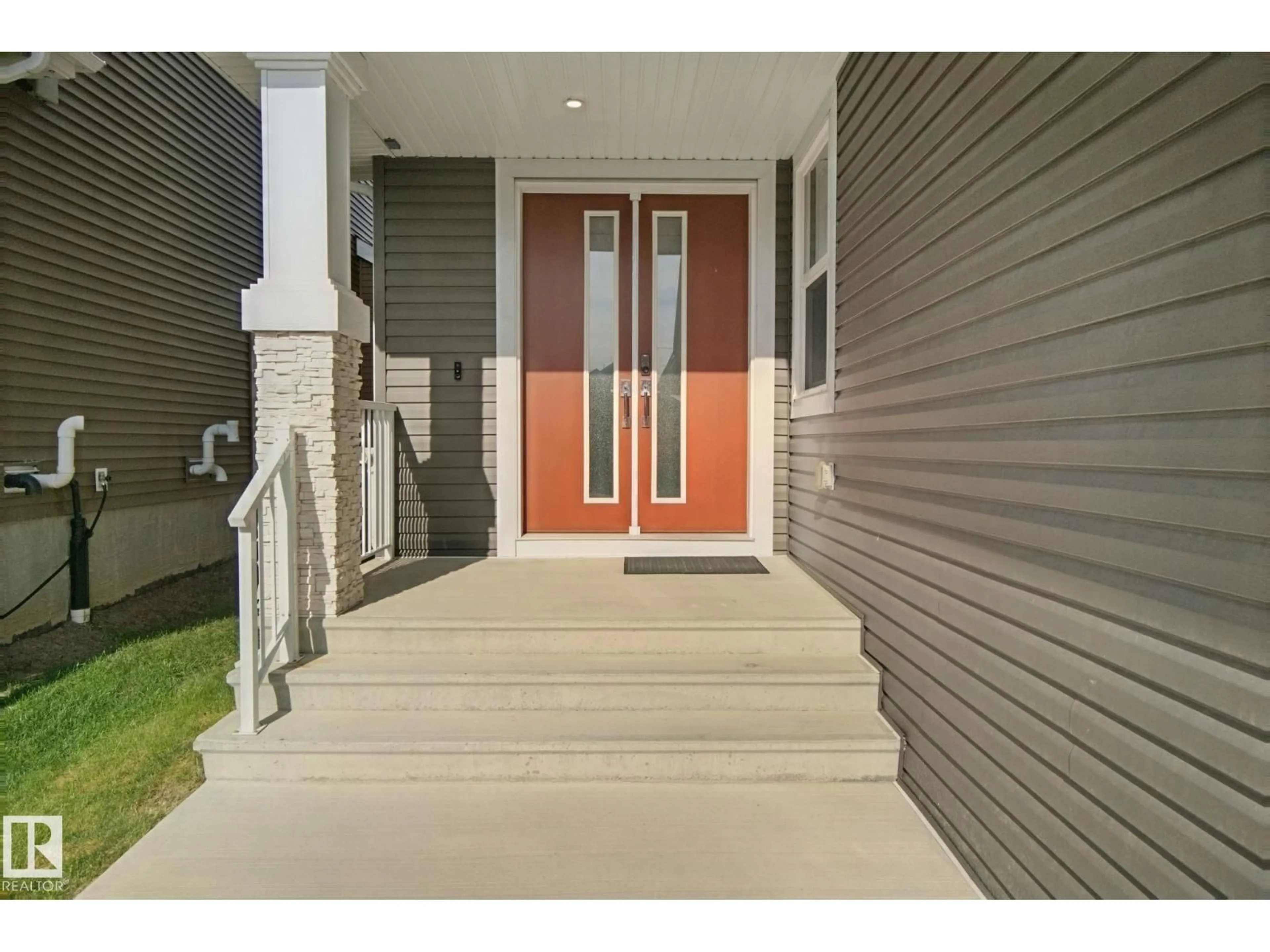 Indoor entryway for 3699 HUMMINGBIRD WY, Edmonton Alberta T5S0L1