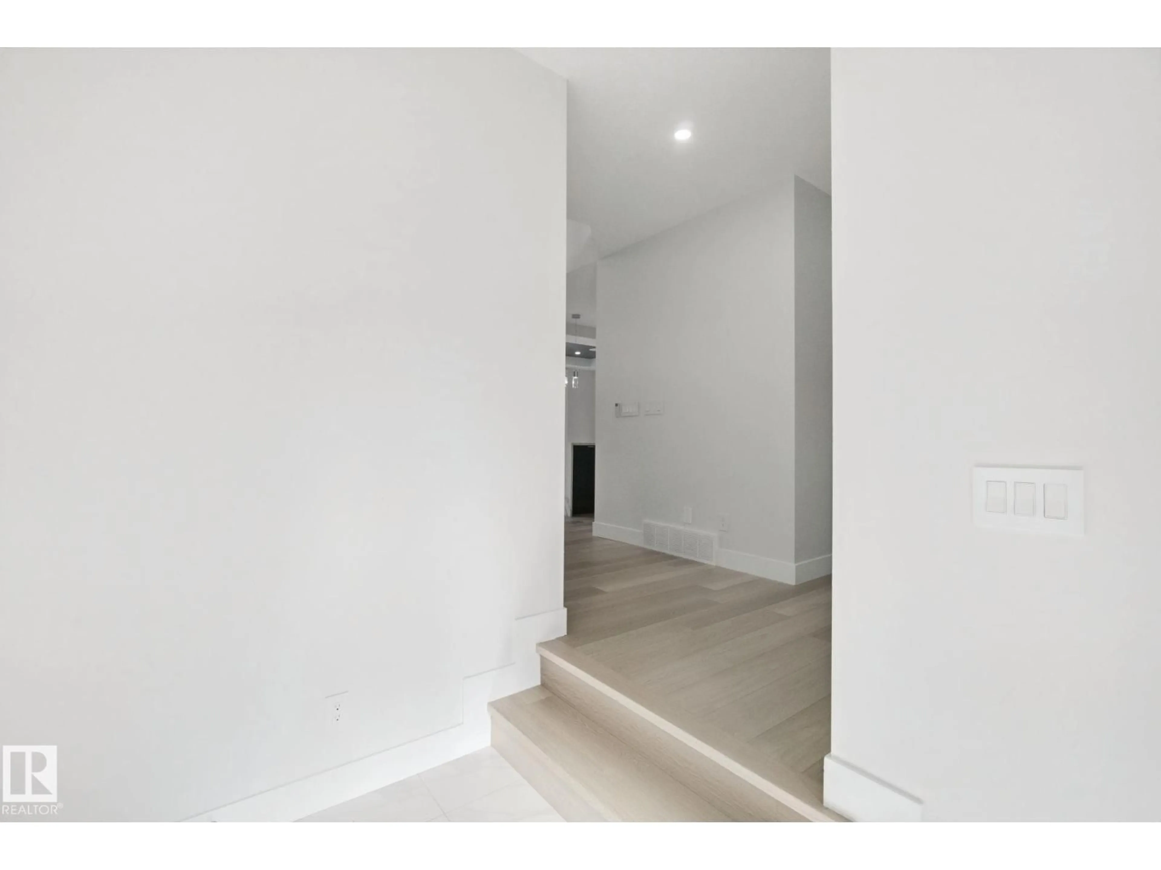 Unknown for 3699 HUMMINGBIRD WY, Edmonton Alberta T5S0L1