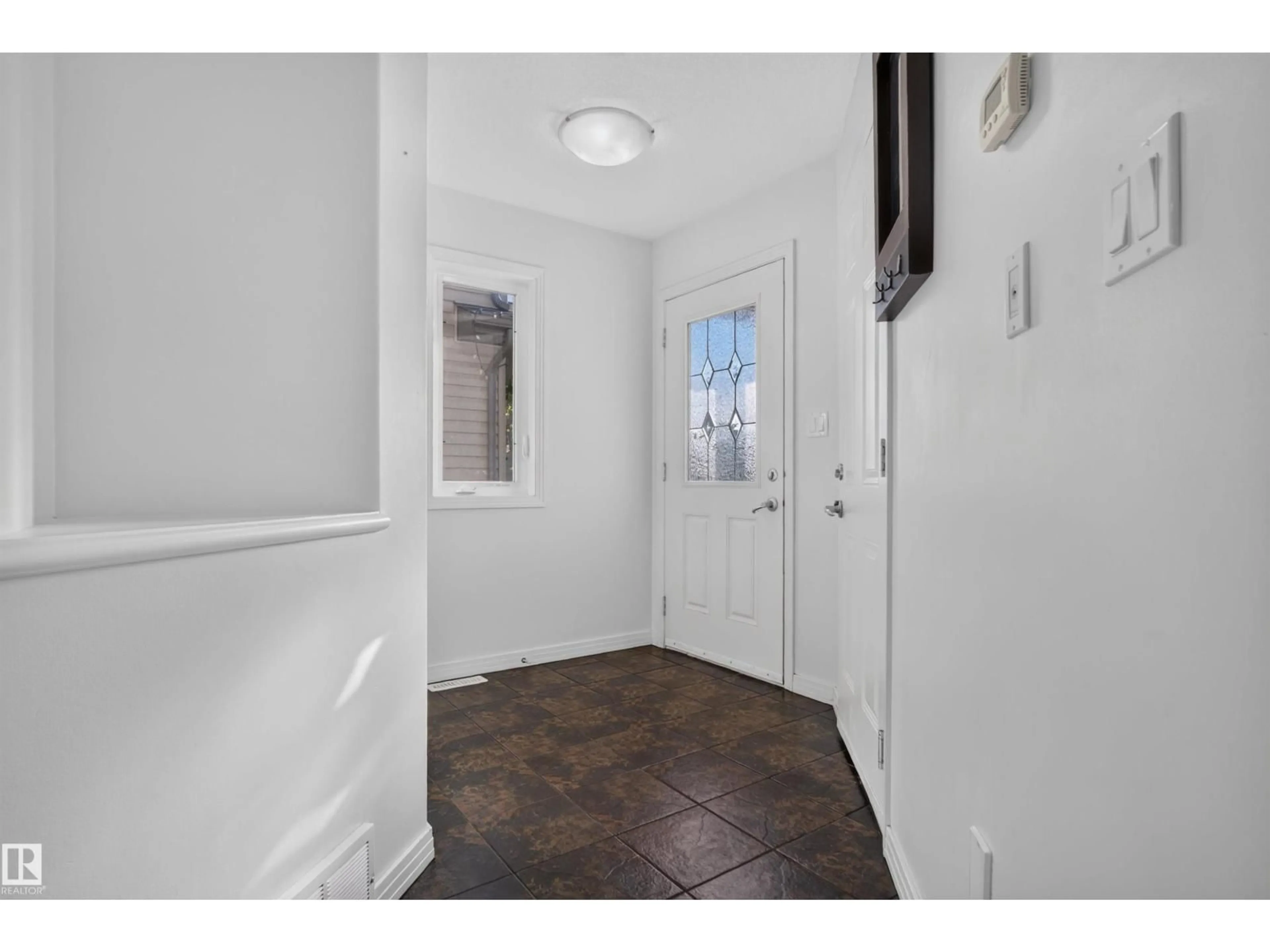 Indoor entryway for NW - 2145 28 ST, Edmonton Alberta T6T0K1