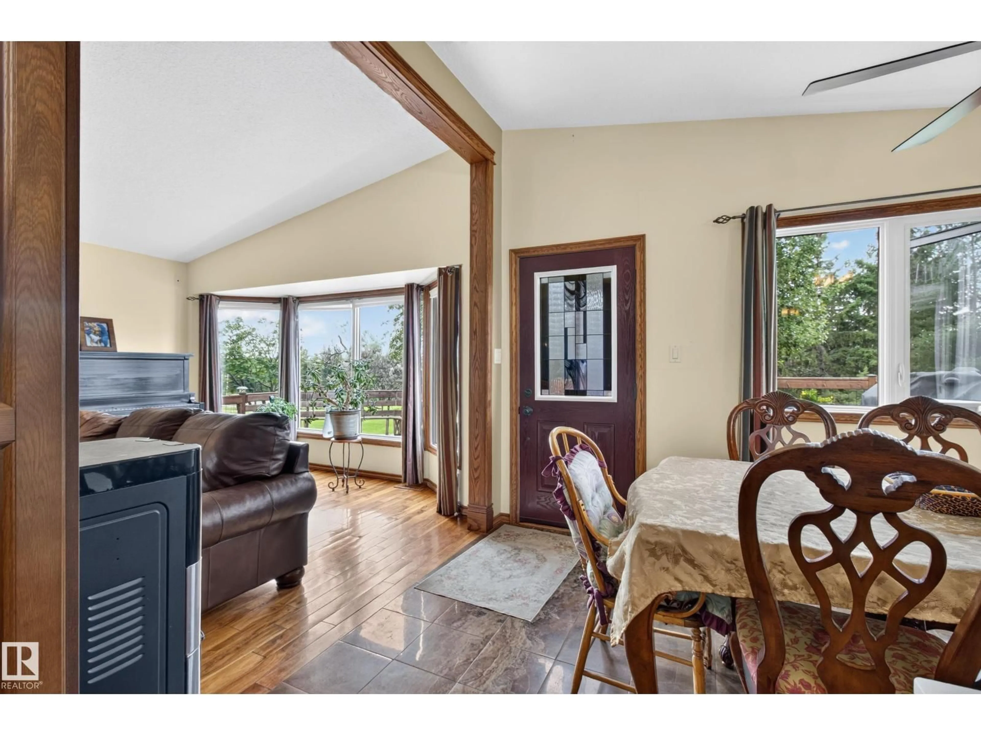 Dining room, wood/laminate floor for 51149 RGE ROAD 231, Rural Strathcona County Alberta T8B1K5