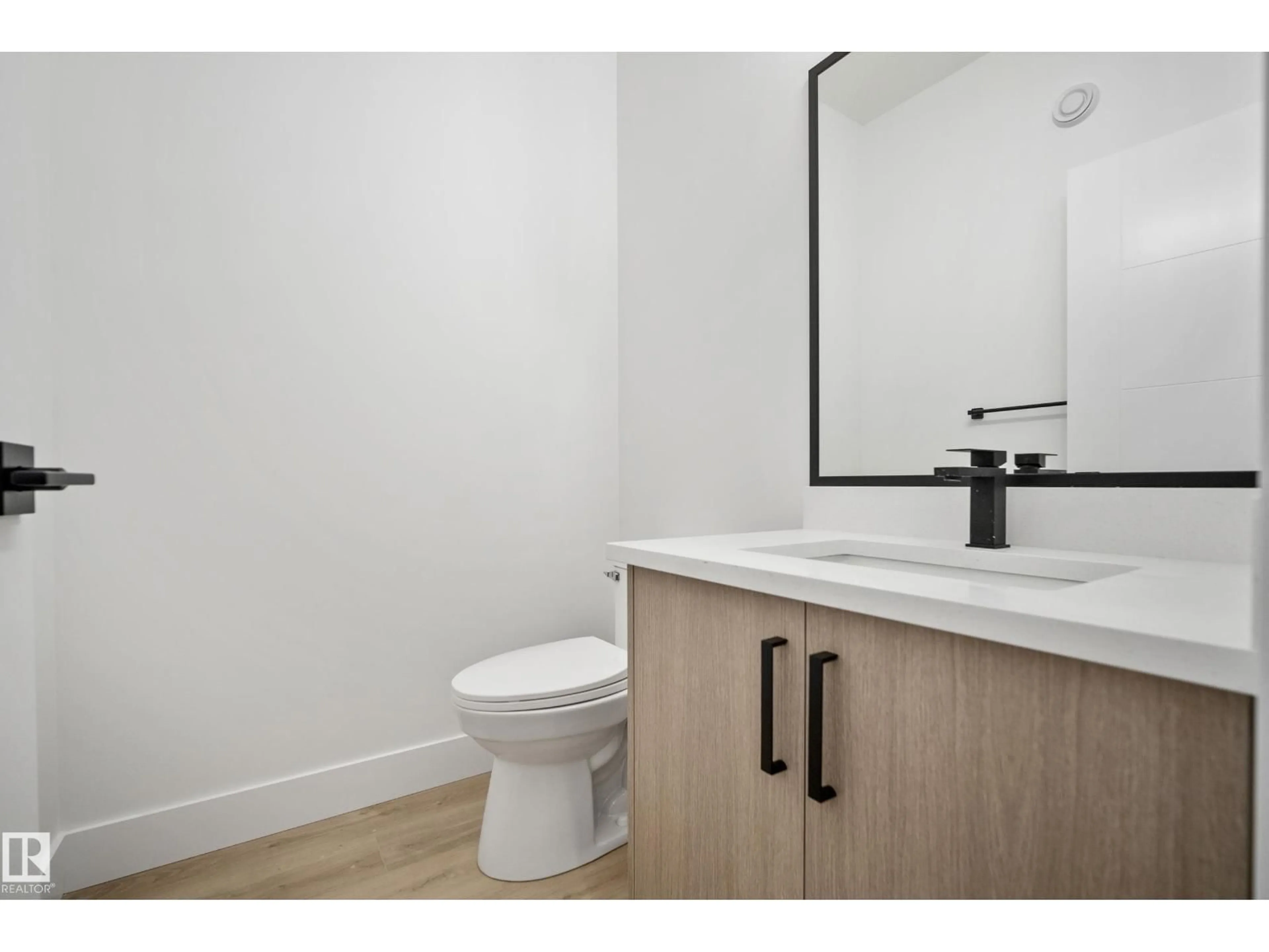 Standard bathroom, unknown for 121 CALEDON CR, Spruce Grove Alberta T7X0Y8