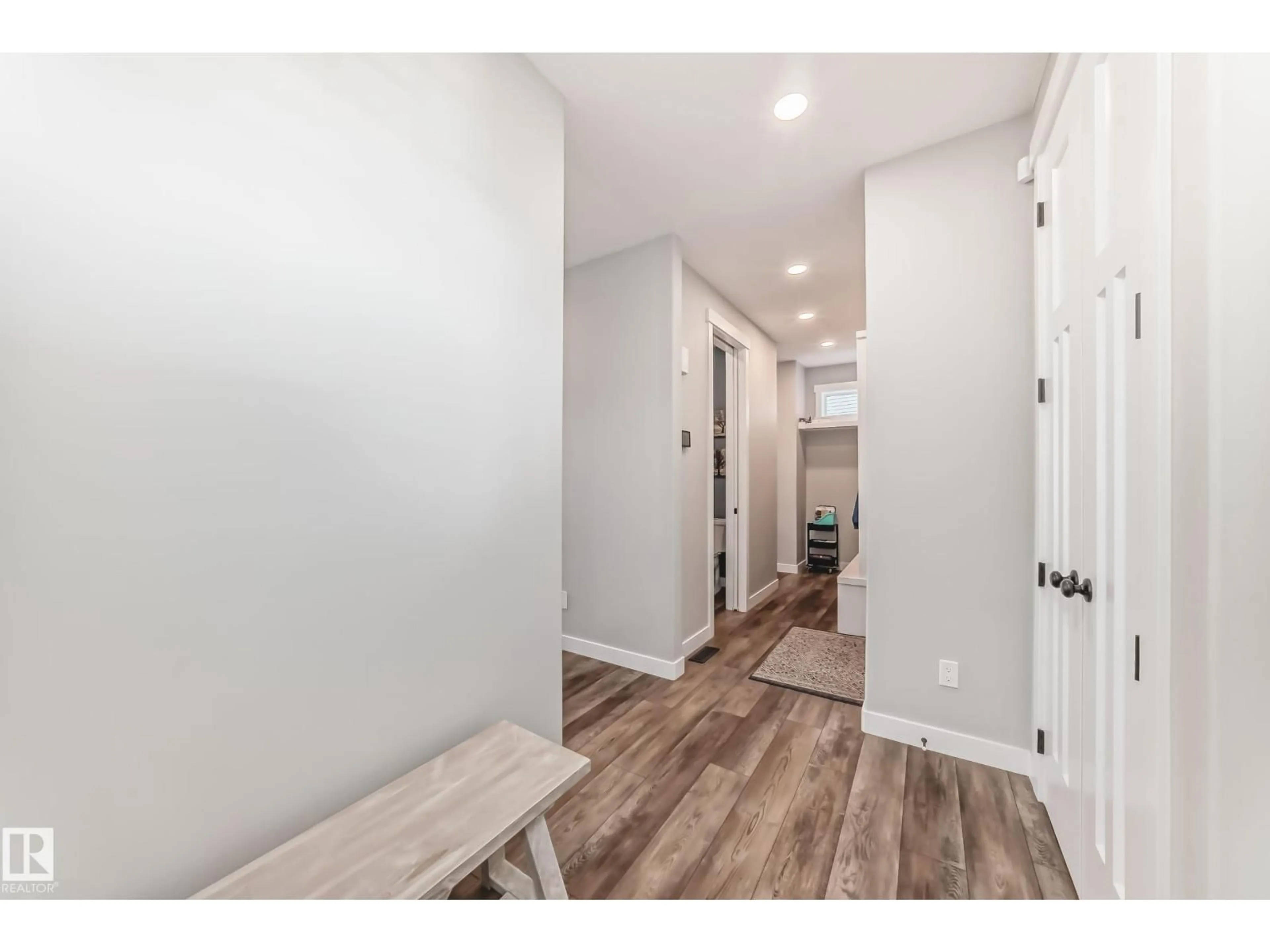 Indoor entryway for 22380 93 AV, Edmonton Alberta T5T7L9