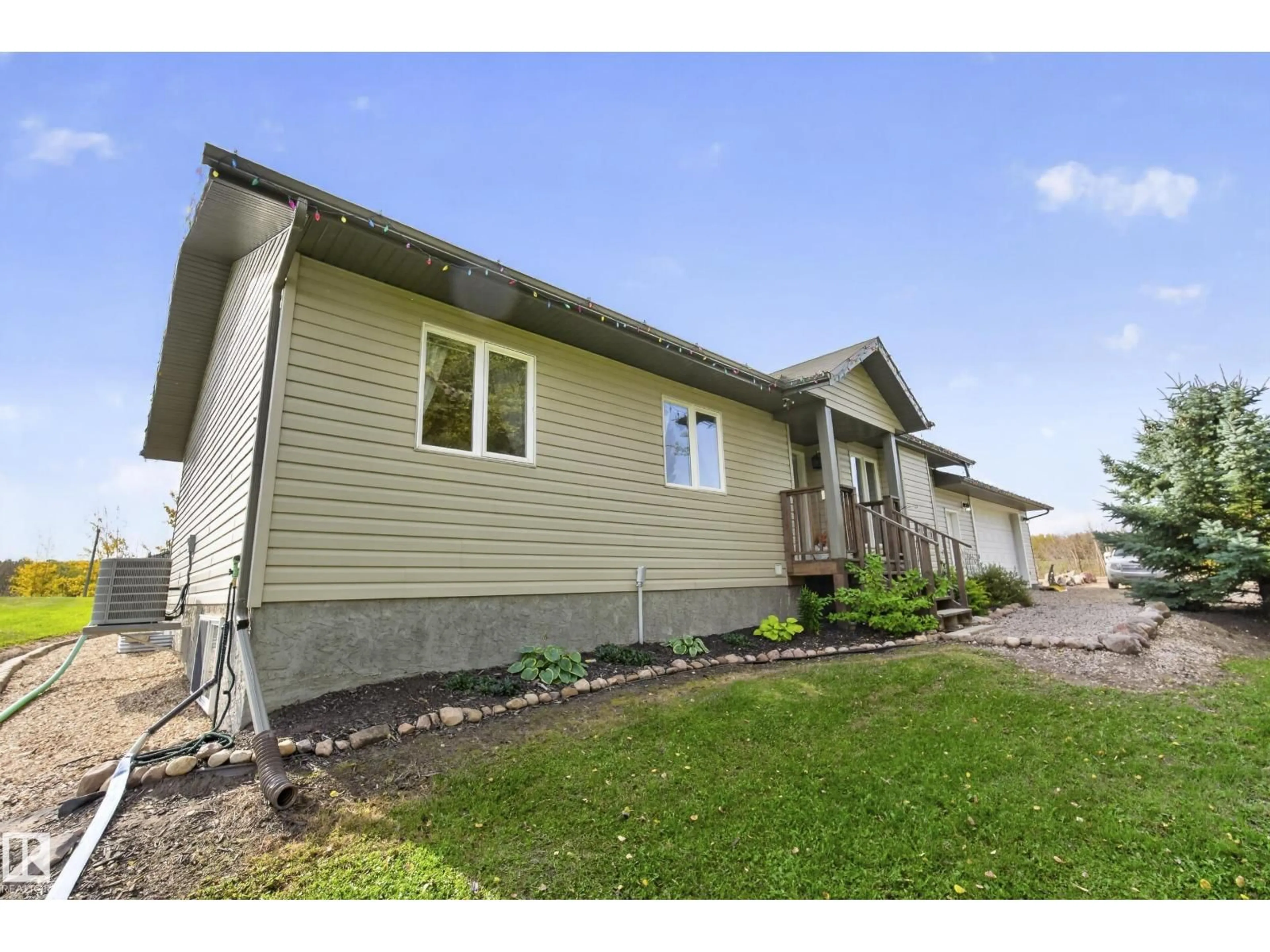 Home with vinyl exterior material, building for 20508 TOWNSHIP ROAD 502, Rural Beaver County Alberta T0B4J2