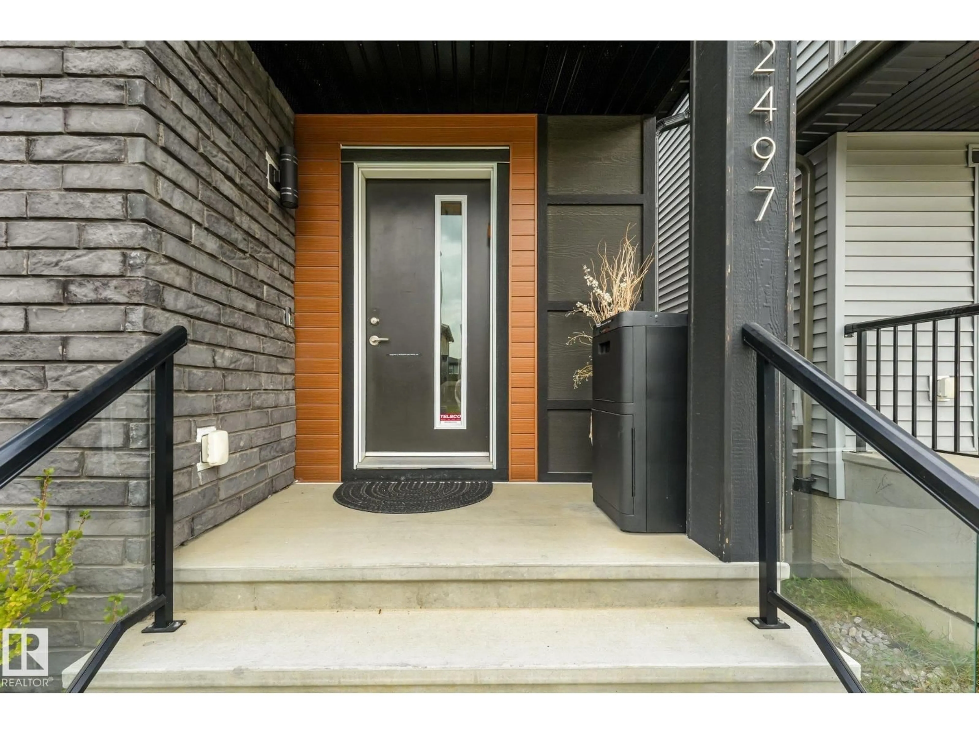 Indoor entryway for CI SW - 2497 KELLY CIRCLE, Edmonton Alberta T6W4K2