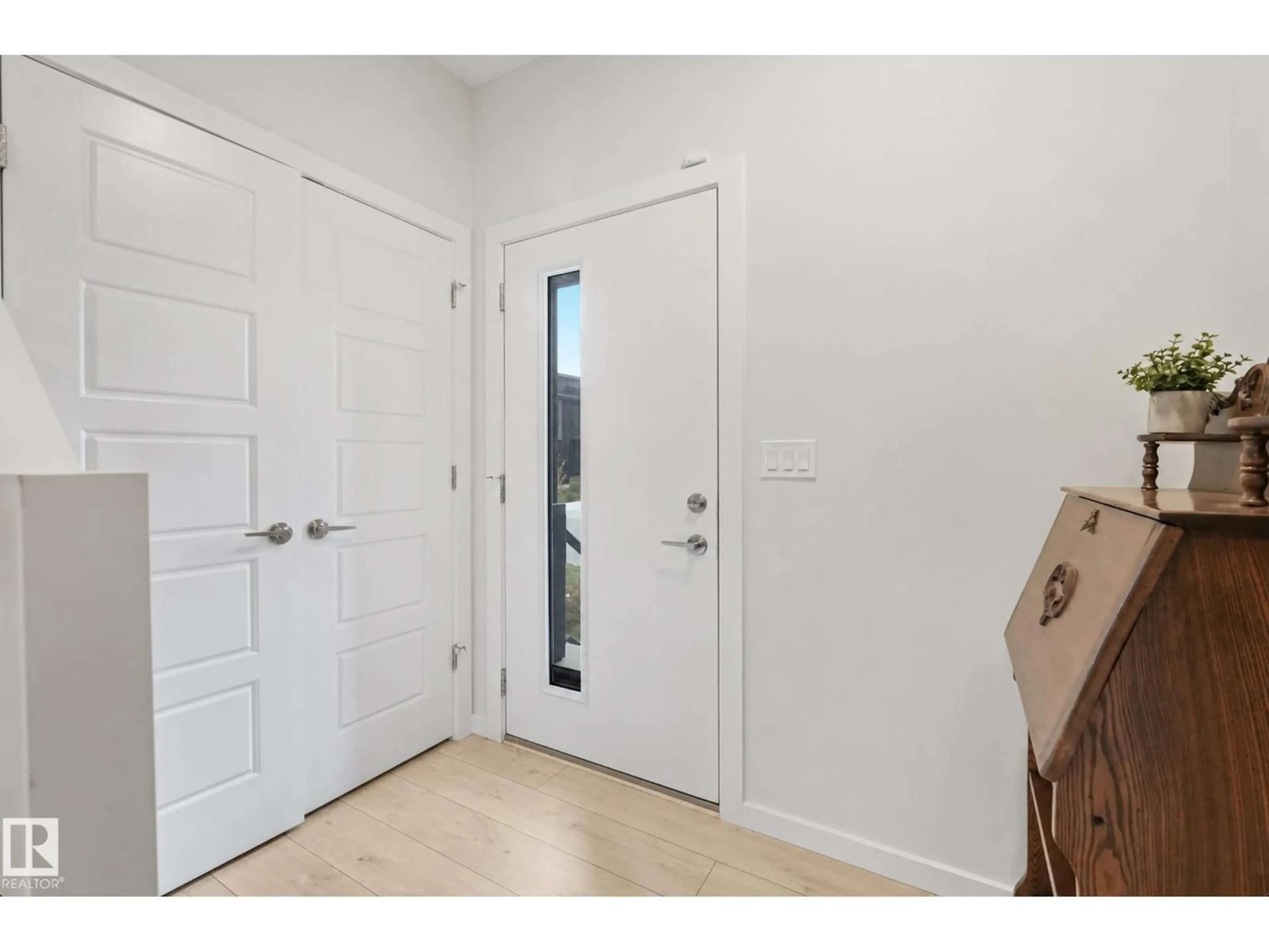 Indoor entryway for CI SW - 2497 KELLY CIRCLE, Edmonton Alberta T6W4K2