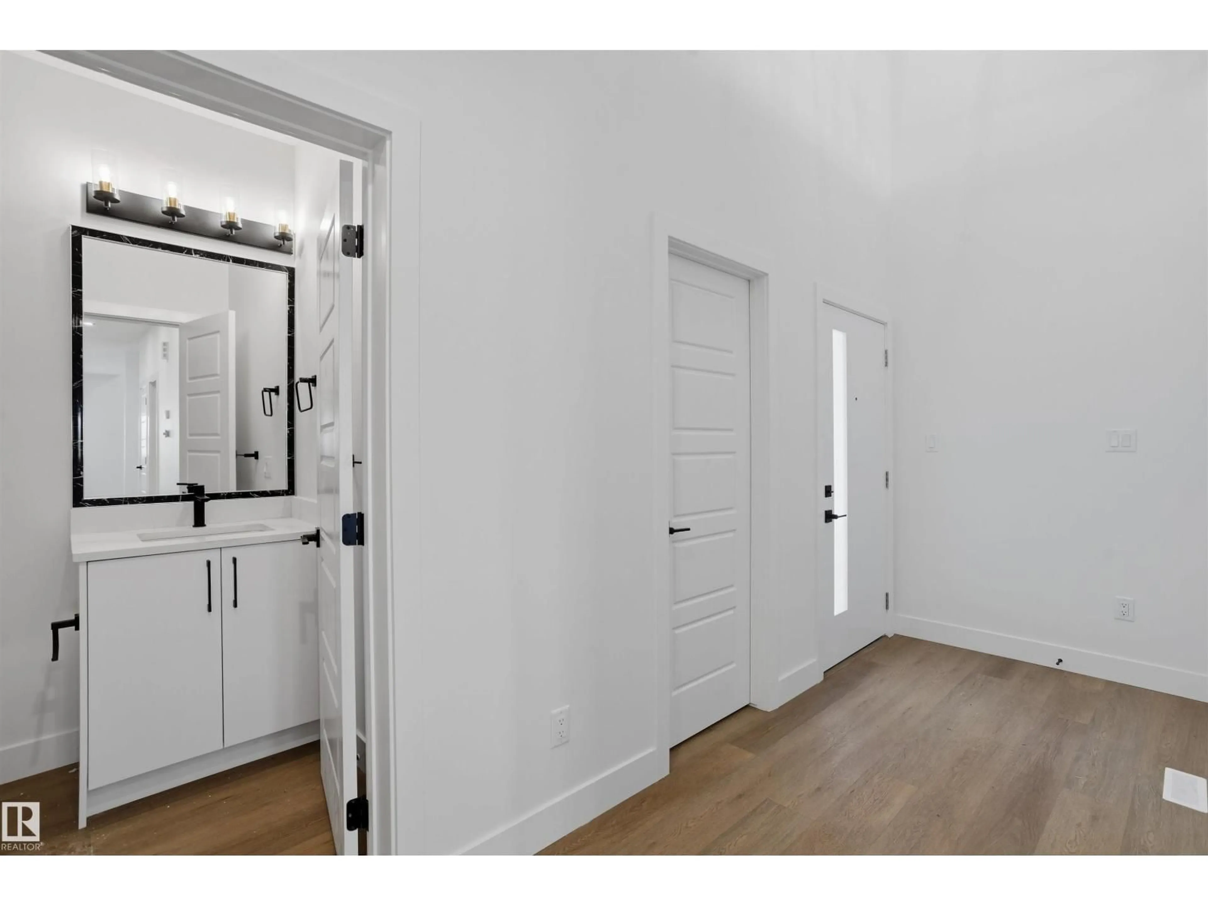 Indoor entryway for 780 BANK DR, Leduc Alberta T9E1G2
