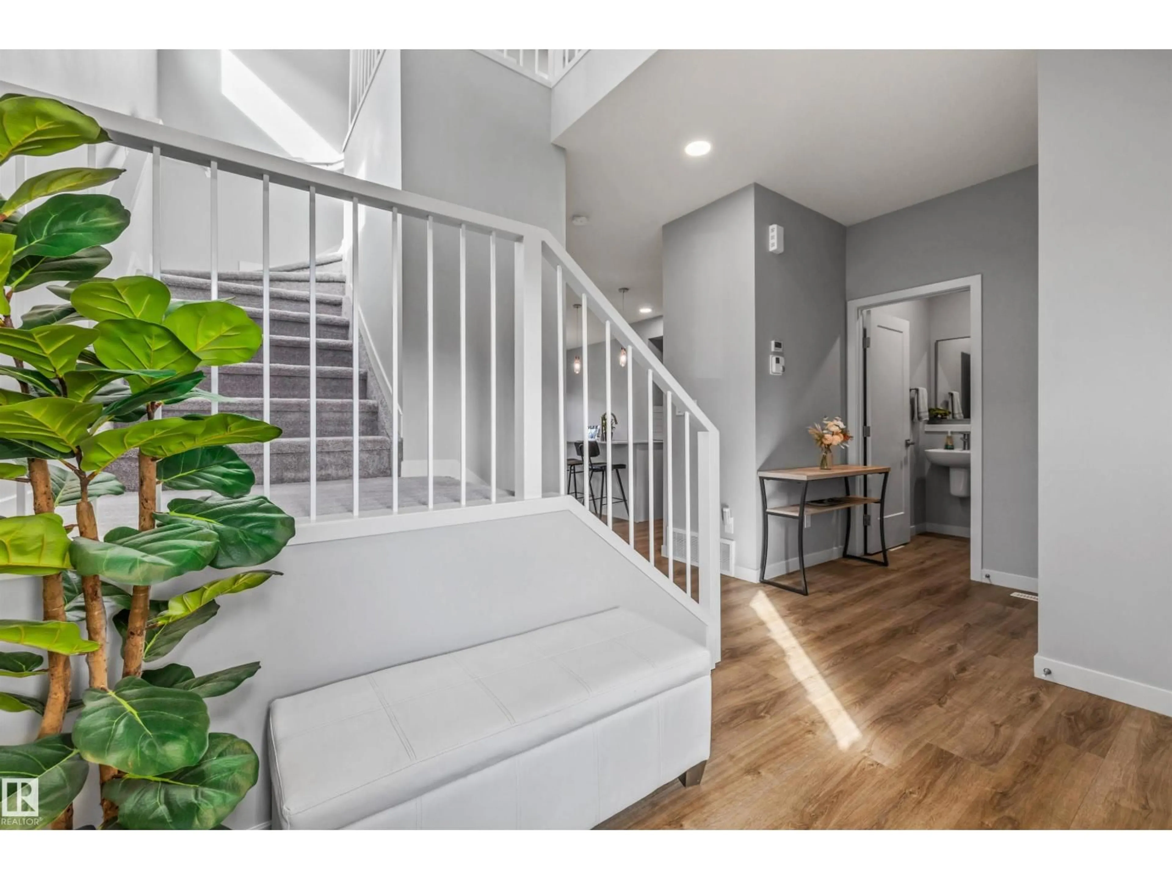 Indoor entryway for 75 GARNEAU GA, Spruce Grove Alberta T7X0Z7