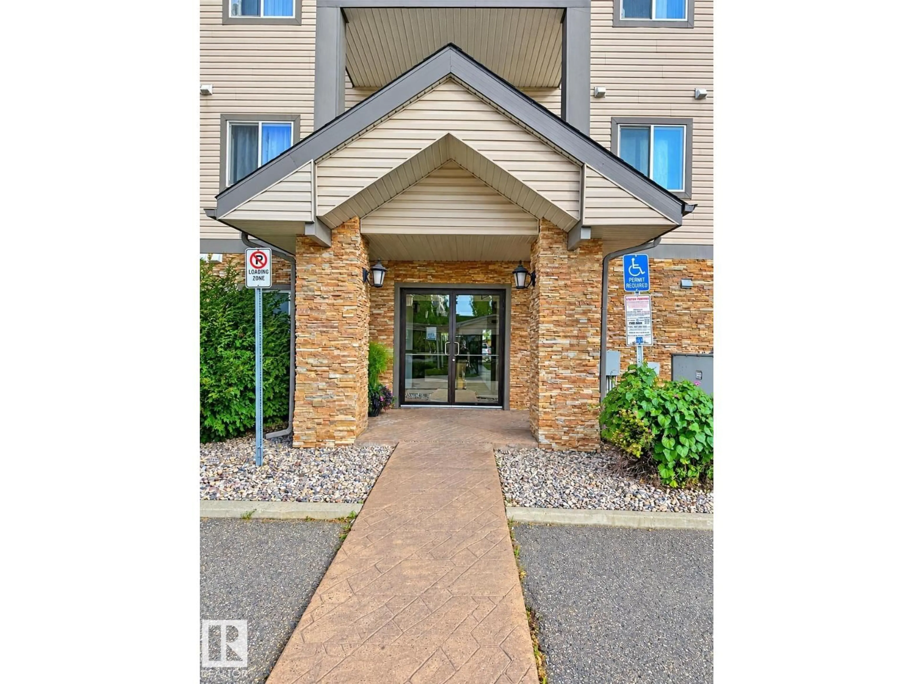 Indoor foyer for #224 - 3425 19 ST, Edmonton Alberta T6T2B5